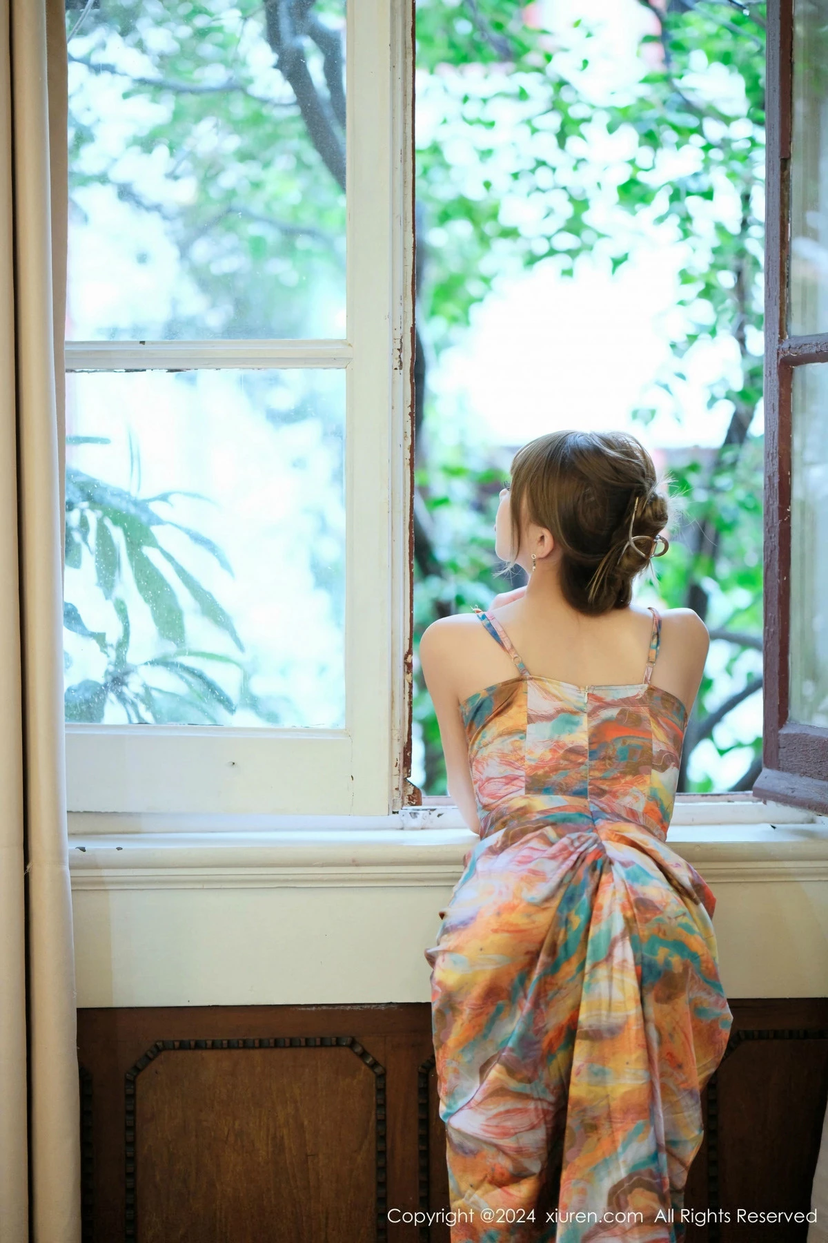 [[XiuRen秀人网]秀人网]No.9465_模特Zoe柚柚性感油画连衣长裙露灰丝吊袜秀凹凸身材诱惑写真80P