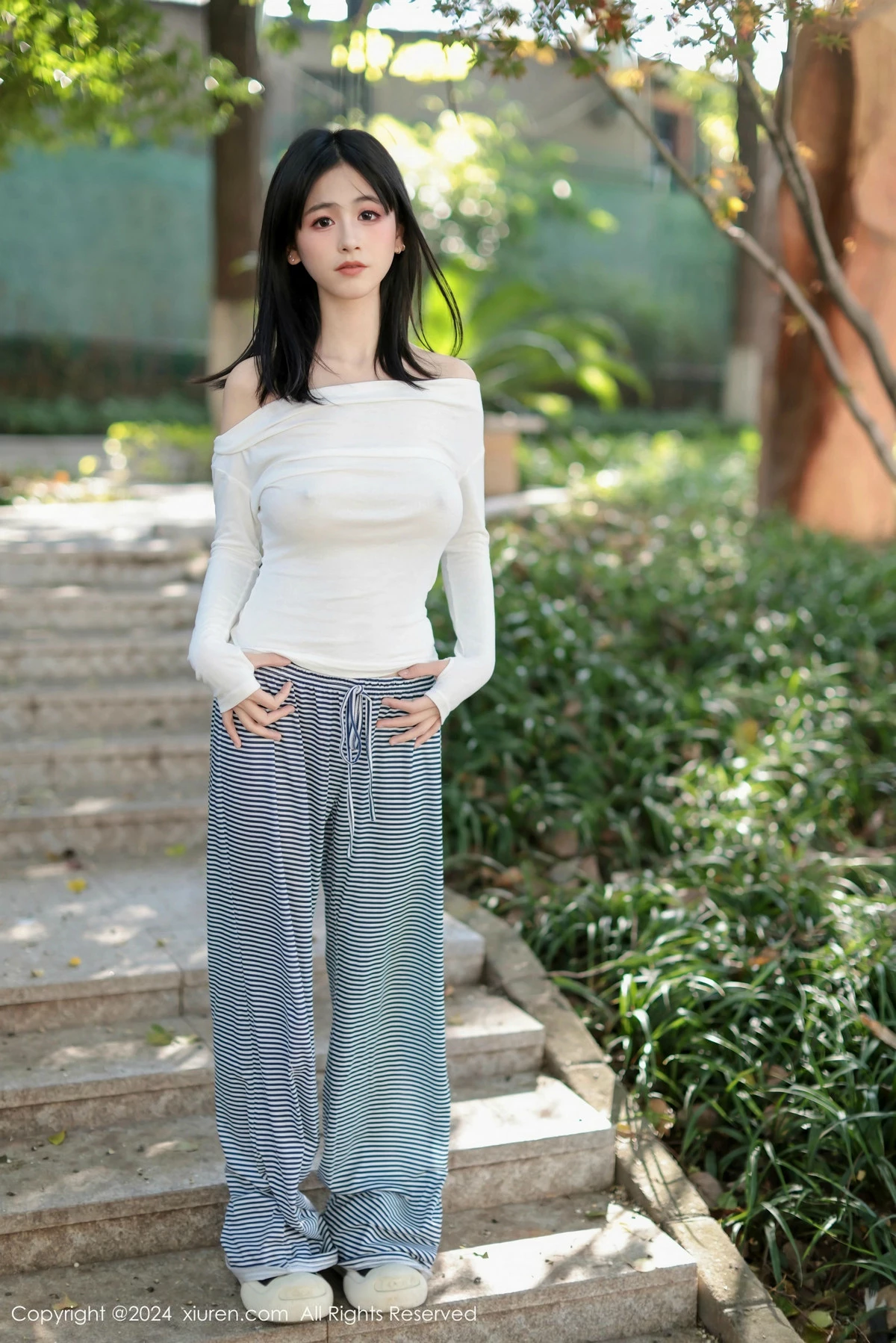 [[XiuRen秀人网]秀人网]No.9605_模特奶芙乔乔性感白T配长裤露超薄黑丝秀凹凸身材撩人诱惑写真85P