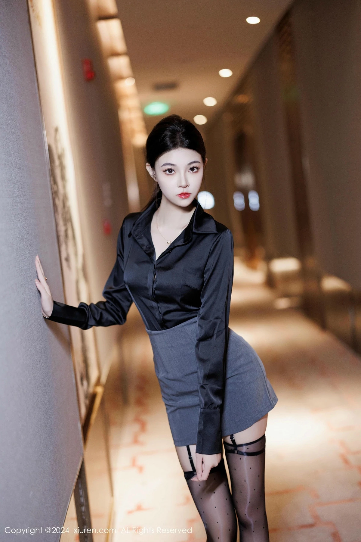 [[XiuRen秀人网]秀人网]No.9604_模特初梦瑶性感OL服饰露黑色内衣配黑丝吊袜秀美腿极致魅惑写真90P