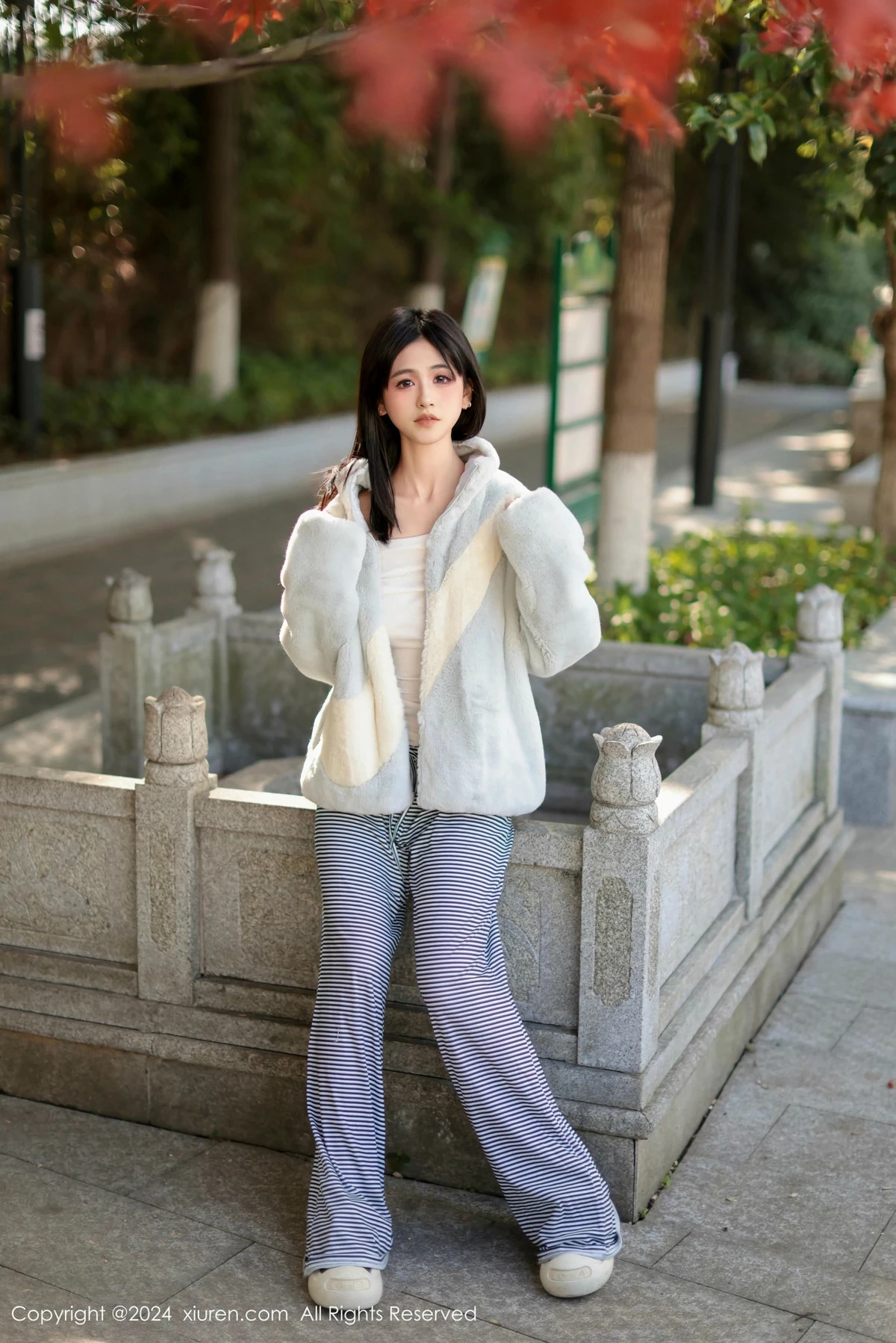 [[XiuRen秀人网]秀人网]No.9605_模特奶芙乔乔性感白T配长裤露超薄黑丝秀凹凸身材撩人诱惑写真85P