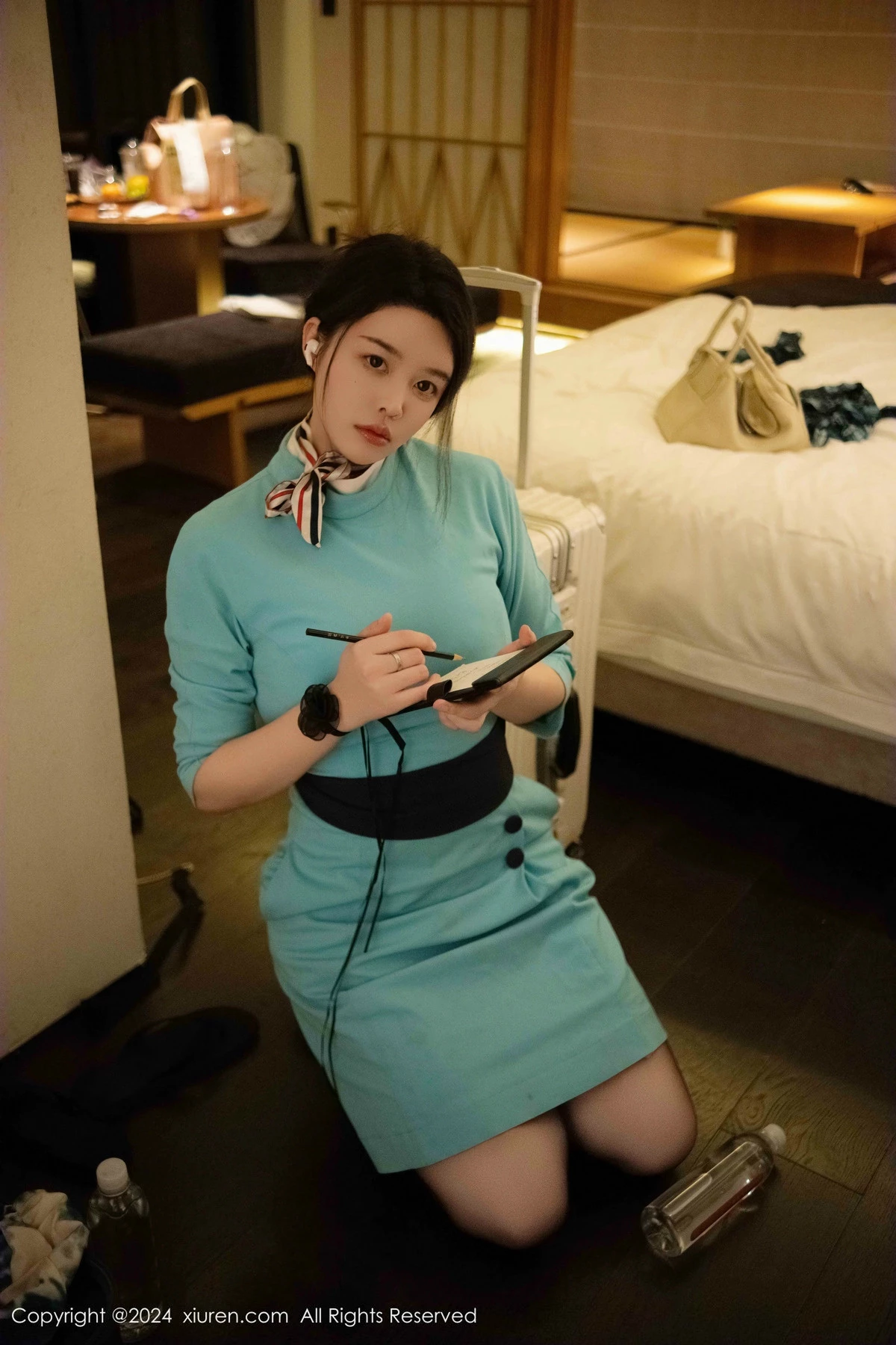 [[XiuRen秀人网]秀人网]No.9609_模特樱桃小犊子蓝色空姐制服露黑色内衣配黑丝吊袜极致魅惑写真41P