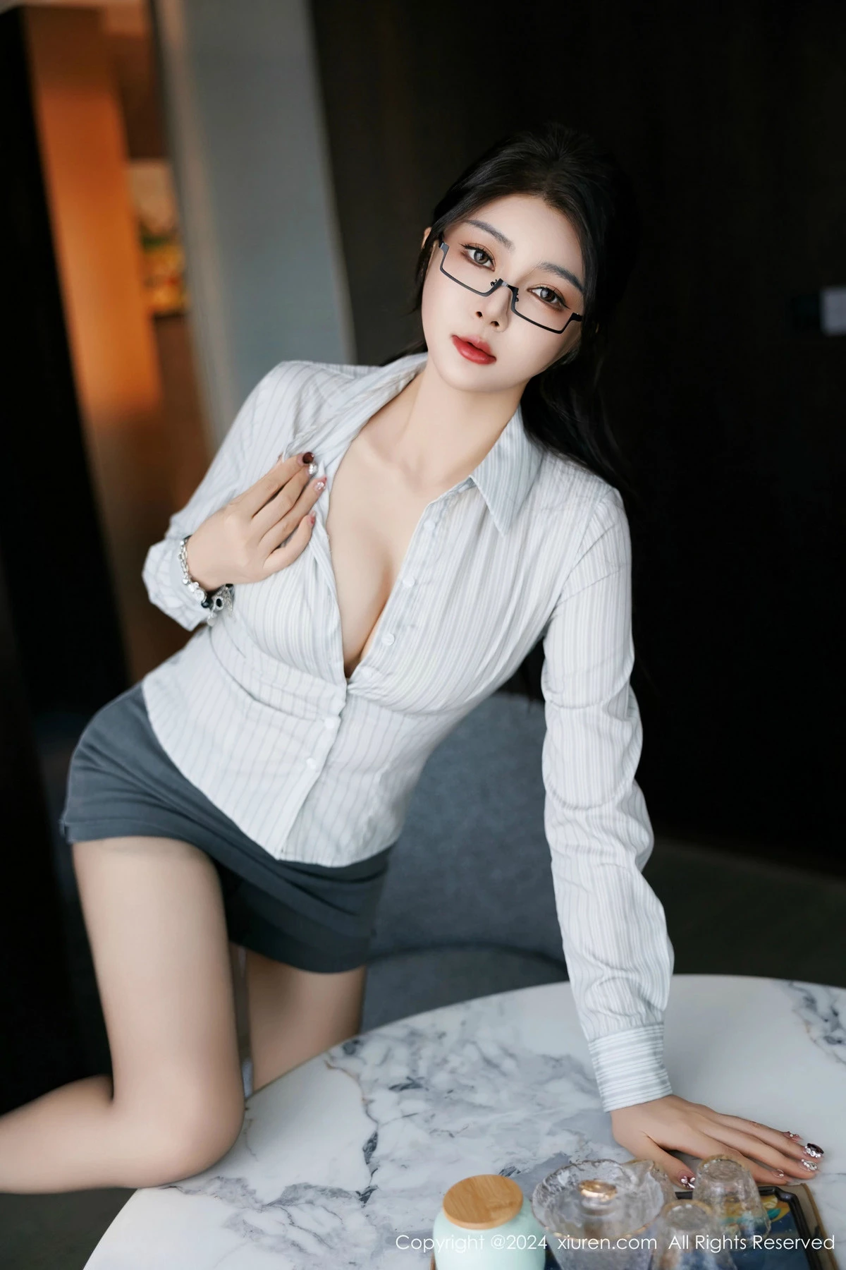 [[XiuRen秀人网]秀人网]No.9611_模特凯竹Quinn浅色OL服饰露性感内衣配黑丝袜秀丰腴身姿诱惑写真90P