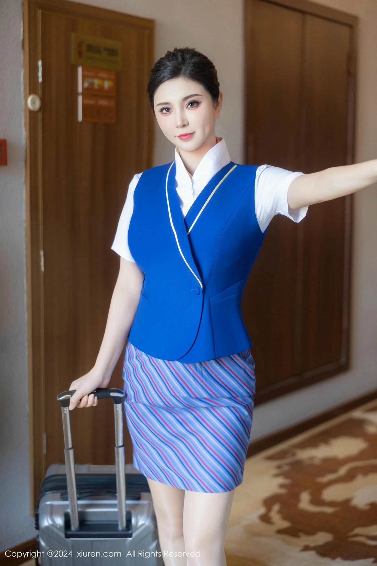 [[XiuRen秀人网]秀人网]No.9612_模特小蛮妖Yummy性感空姐制服露蕾丝内衣秀完美身材诱惑写真78P