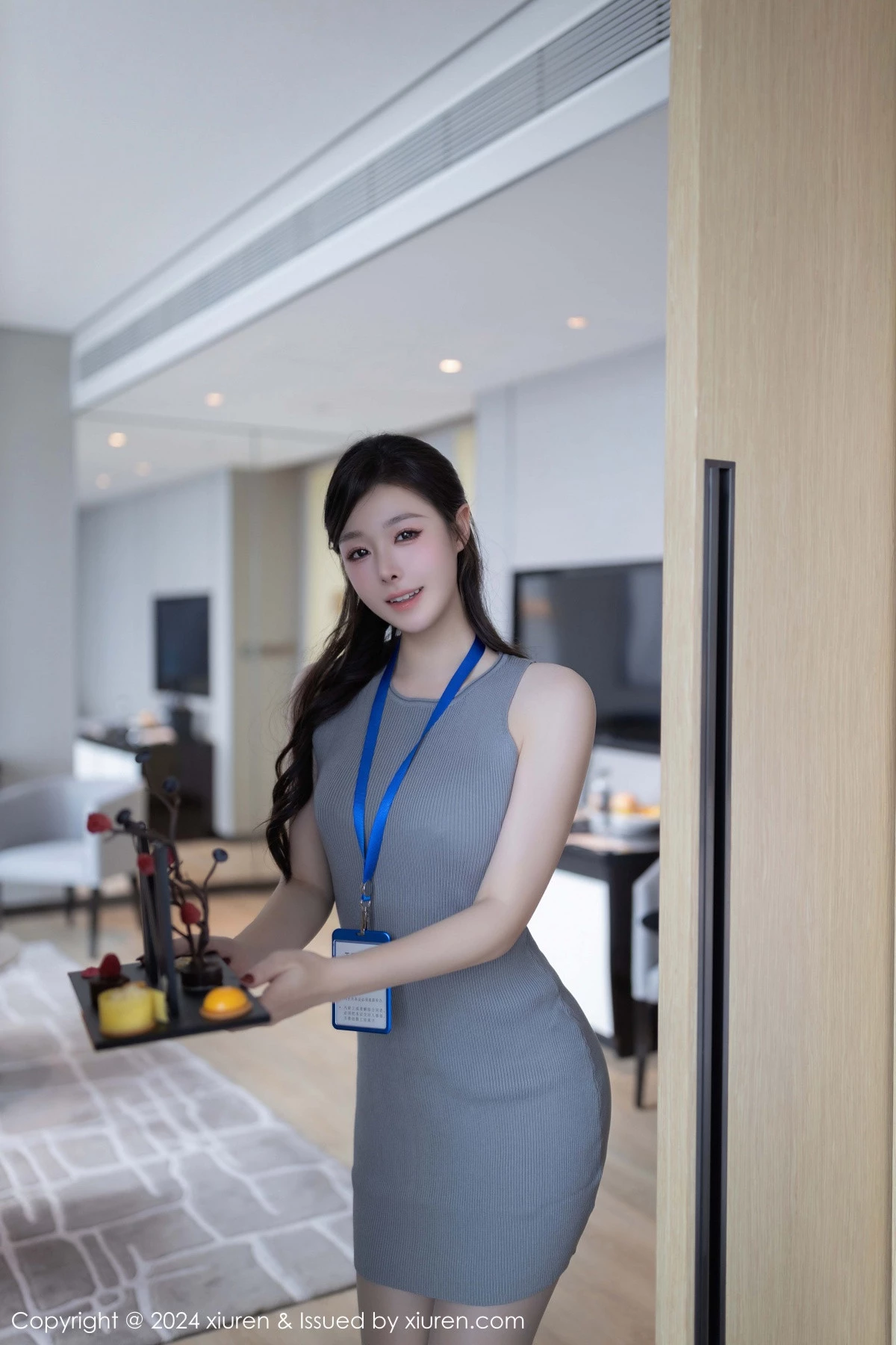 [[XiuRen秀人网]秀人网]No.9493_模特小逗逗性感灰色OL职员装配超薄黑丝秀曼妙身姿迷人诱惑写真80P