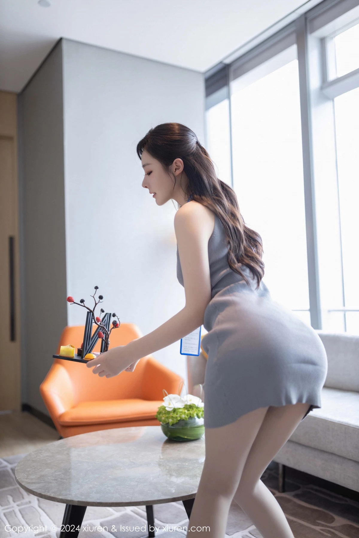 [[XiuRen秀人网]秀人网]No.9493_模特小逗逗性感灰色OL职员装配超薄黑丝秀曼妙身姿迷人诱惑写真80P