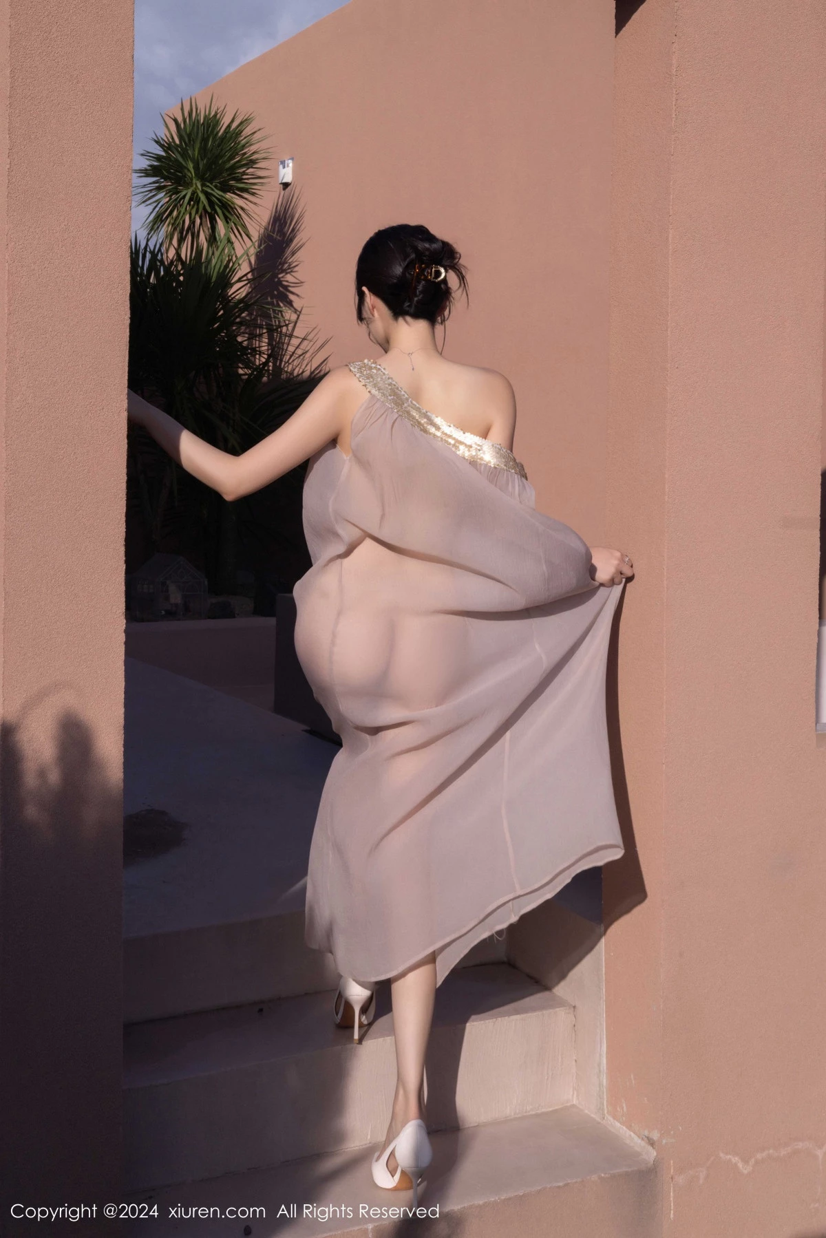 [[XiuRen秀人网]秀人网]No.9492_模特鱼子酱Fish芦苇场景性感紫色轻透连衣裙秀惹火身材诱惑写真80P