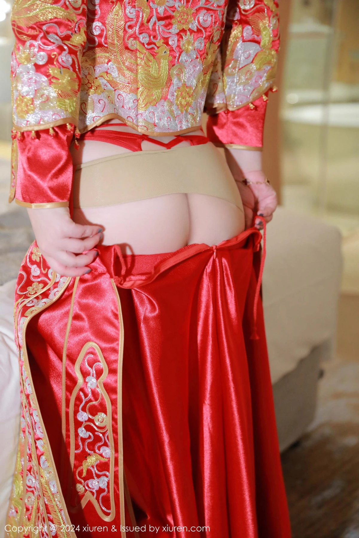 [[XiuRen秀人网]秀人网]No.9494_模特诗诗kiki性感红色新娘服饰露红色内衣秀惹火身材诱惑写真83P