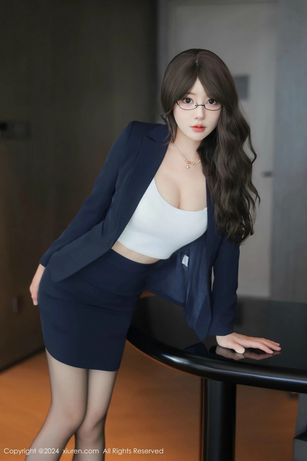 [[XiuRen秀人网]秀人网]No.9486_模特桃妖夭性感OL服饰露白色内衣配超薄黑丝秀曼妙身姿诱惑写真72P