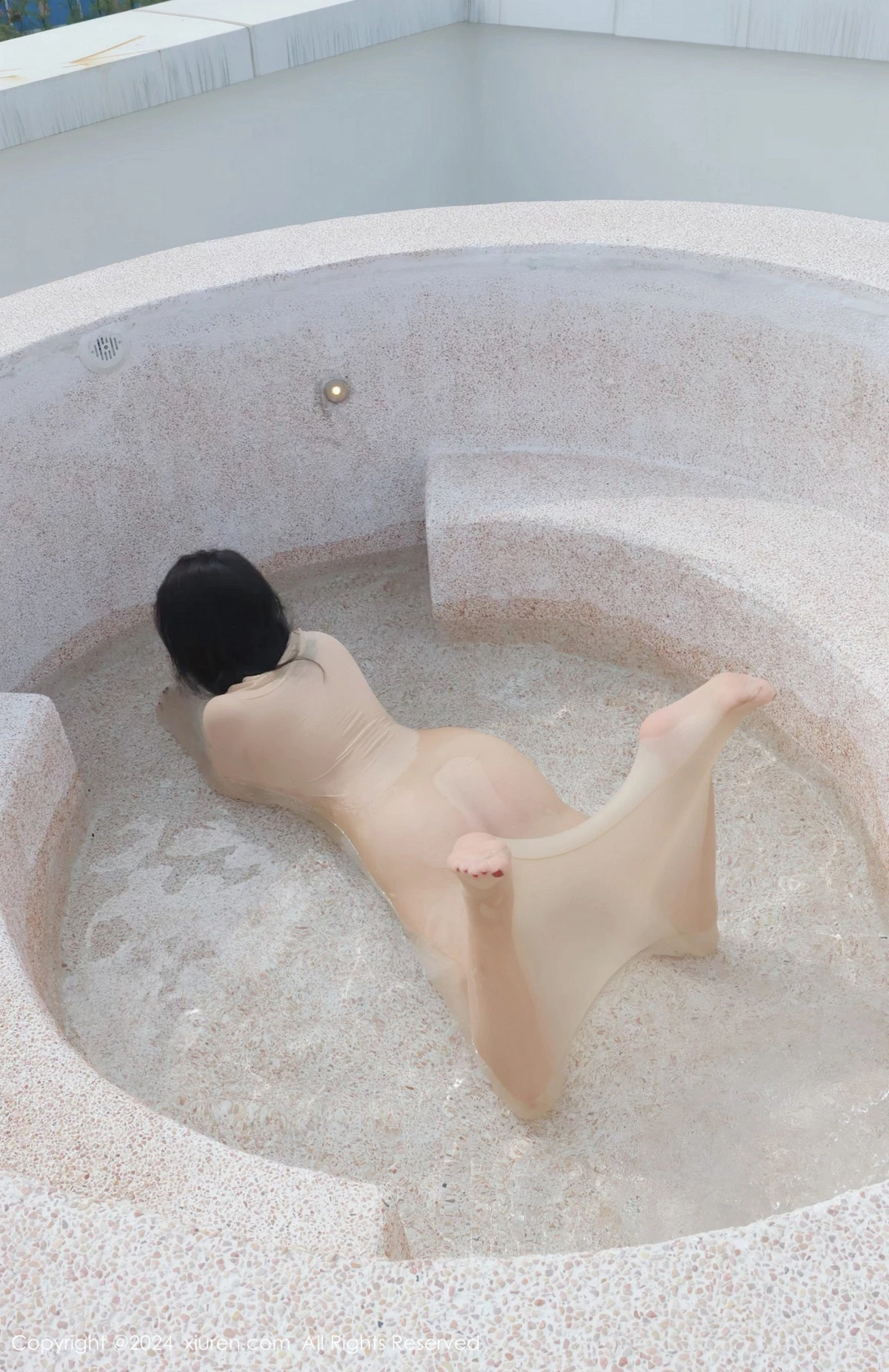 [[XiuRen秀人网]秀人网]No.9489_模特小薯条nienie户外性感肉色连体衣秀惹火身材撩人诱惑写真80P