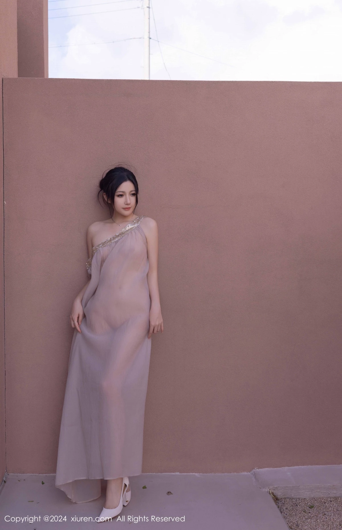 [[XiuRen秀人网]秀人网]No.9492_模特鱼子酱Fish芦苇场景性感紫色轻透连衣裙秀惹火身材诱惑写真80P