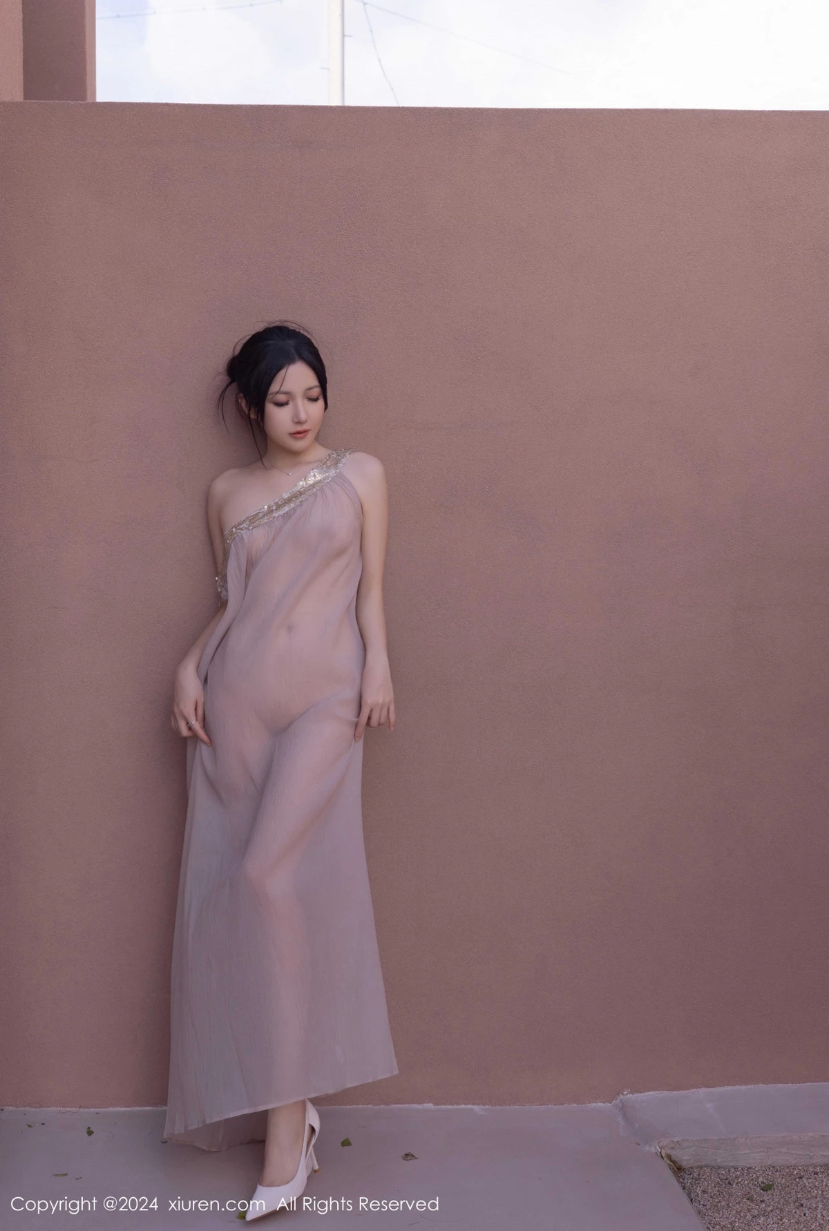 [[XiuRen秀人网]秀人网]No.9492_模特鱼子酱Fish芦苇场景性感紫色轻透连衣裙秀惹火身材诱惑写真80P