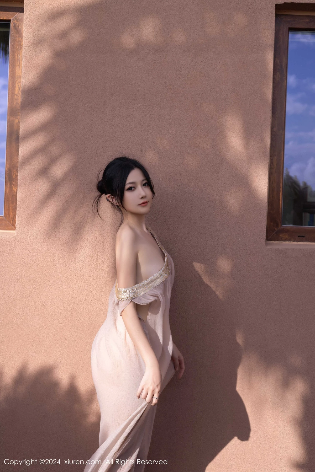 [[XiuRen秀人网]秀人网]No.9492_模特鱼子酱Fish芦苇场景性感紫色轻透连衣裙秀惹火身材诱惑写真80P