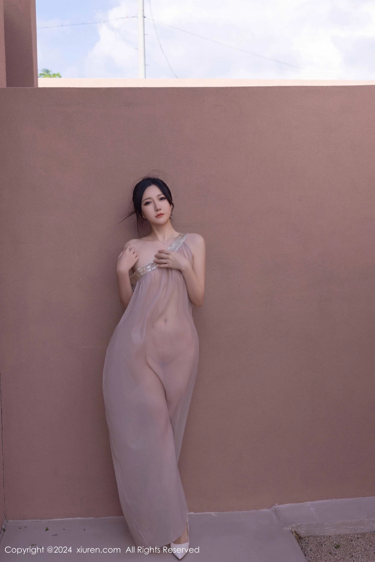 [[XiuRen秀人网]秀人网]No.9492_模特鱼子酱Fish芦苇场景性感紫色轻透连衣裙秀惹火身材诱惑写真80P