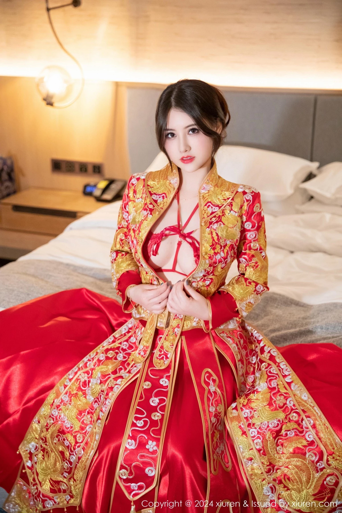 [[XiuRen秀人网]秀人网]No.9494_模特诗诗kiki性感红色新娘服饰露红色内衣秀惹火身材诱惑写真83P