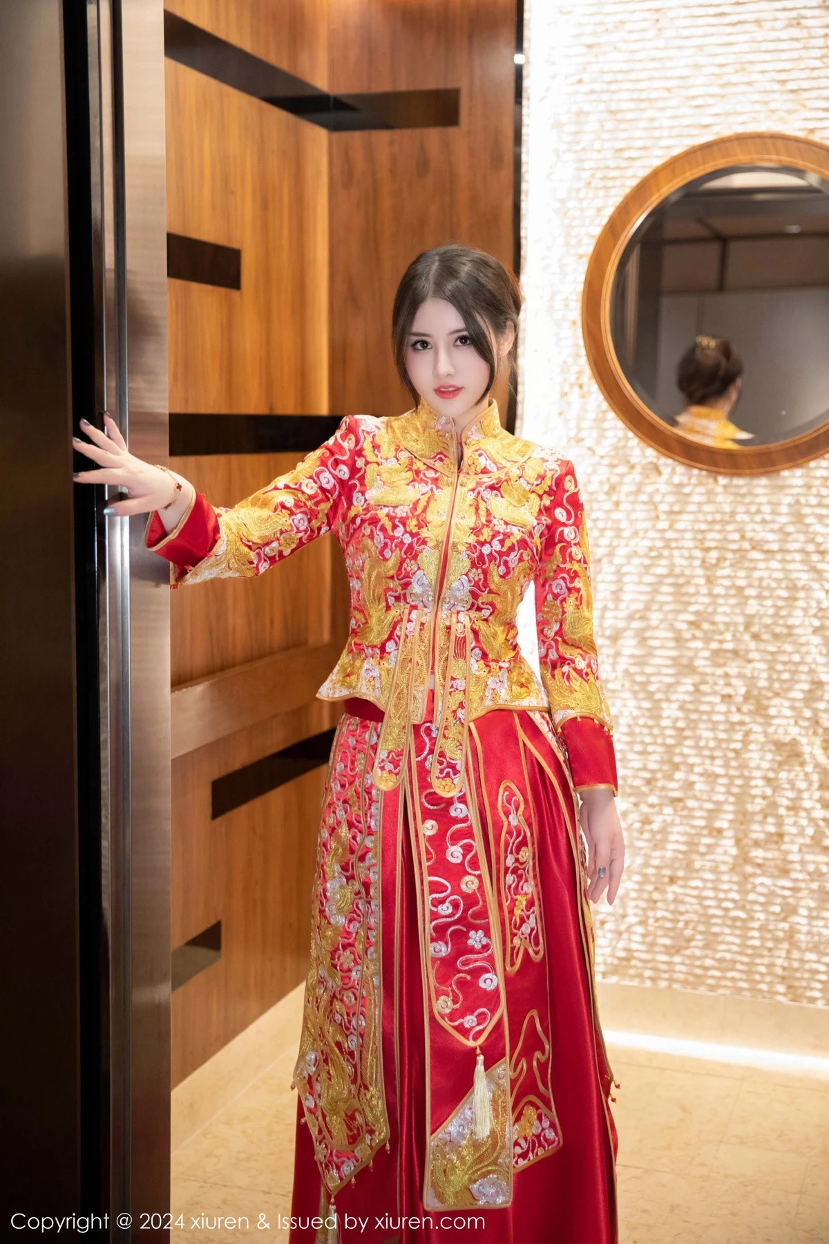 [[XiuRen秀人网]秀人网]No.9494_模特诗诗kiki性感红色新娘服饰露红色内衣秀惹火身材诱惑写真83P