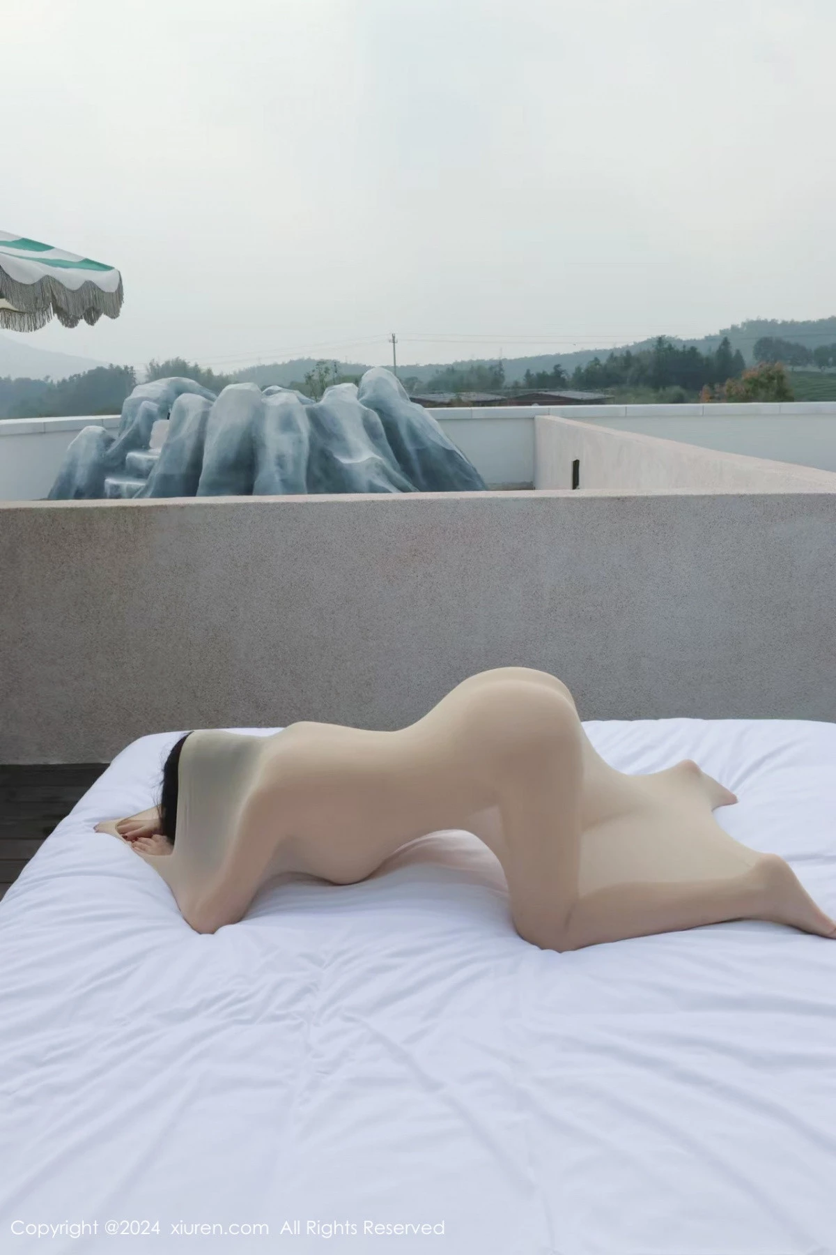 [[XiuRen秀人网]秀人网]No.9489_模特小薯条nienie户外性感肉色连体衣秀惹火身材撩人诱惑写真80P