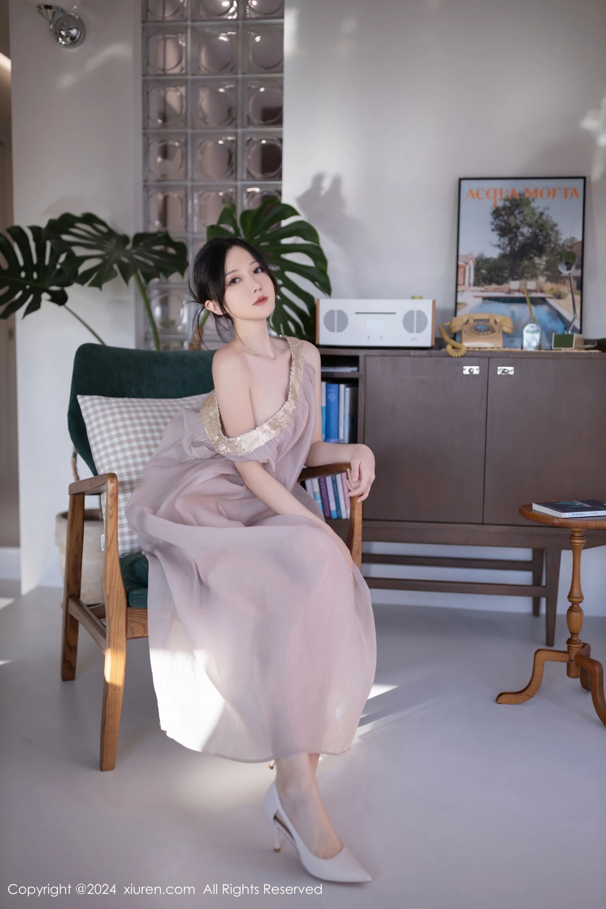 [[XiuRen秀人网]秀人网]No.9492_模特鱼子酱Fish芦苇场景性感紫色轻透连衣裙秀惹火身材诱惑写真80P