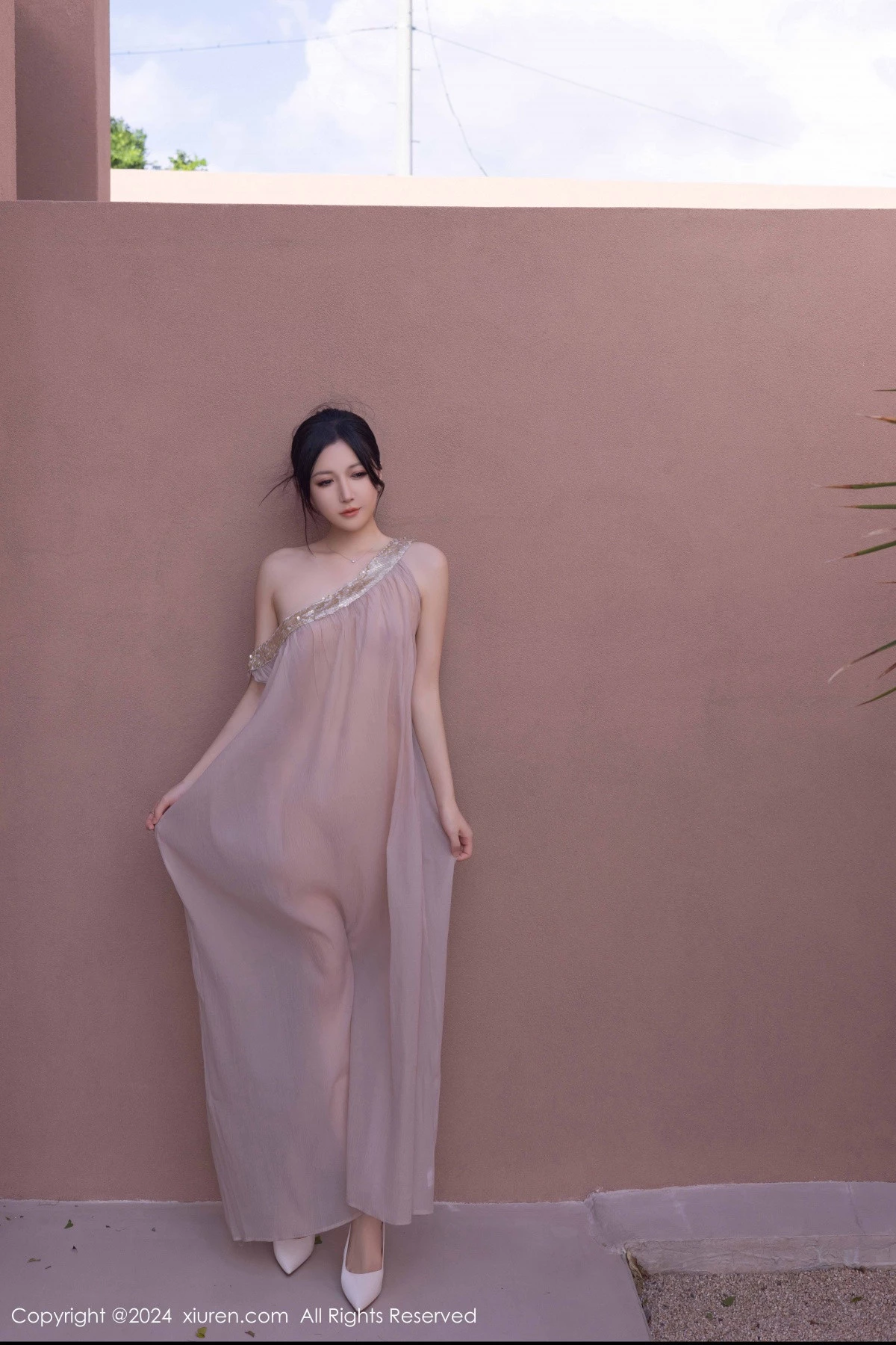 [[XiuRen秀人网]秀人网]No.9492_模特鱼子酱Fish芦苇场景性感紫色轻透连衣裙秀惹火身材诱惑写真80P