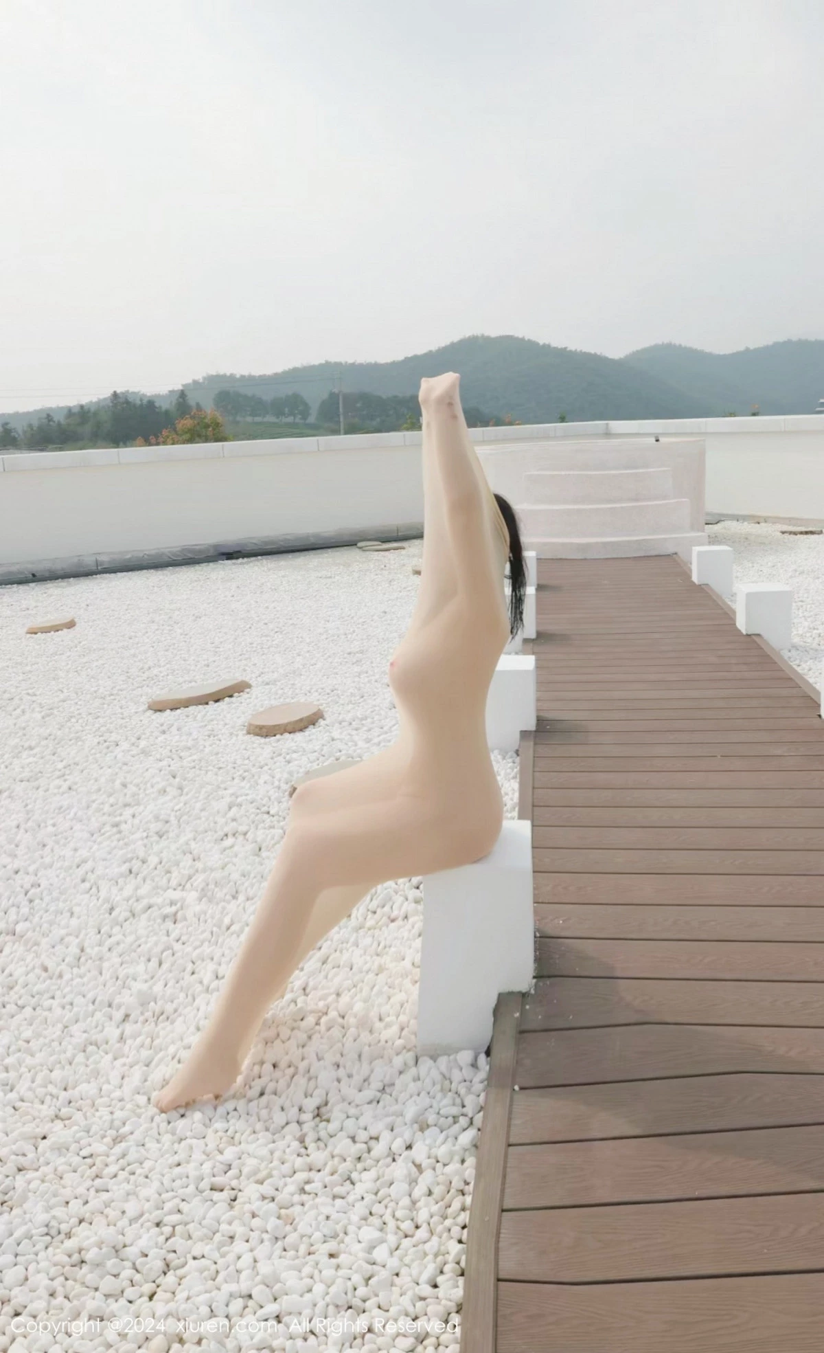 [[XiuRen秀人网]秀人网]No.9489_模特小薯条nienie户外性感肉色连体衣秀惹火身材撩人诱惑写真80P