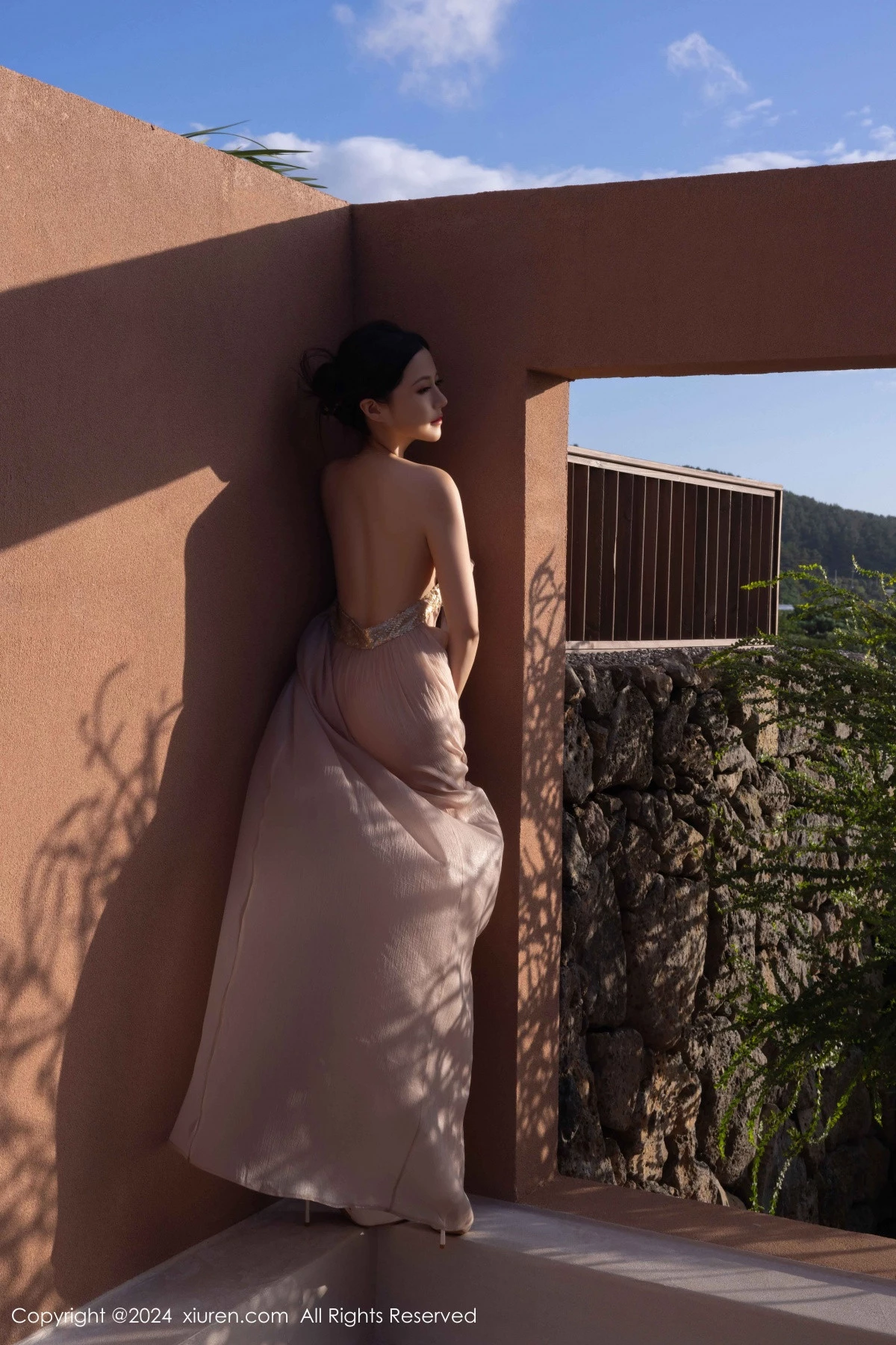 [[XiuRen秀人网]秀人网]No.9492_模特鱼子酱Fish芦苇场景性感紫色轻透连衣裙秀惹火身材诱惑写真80P