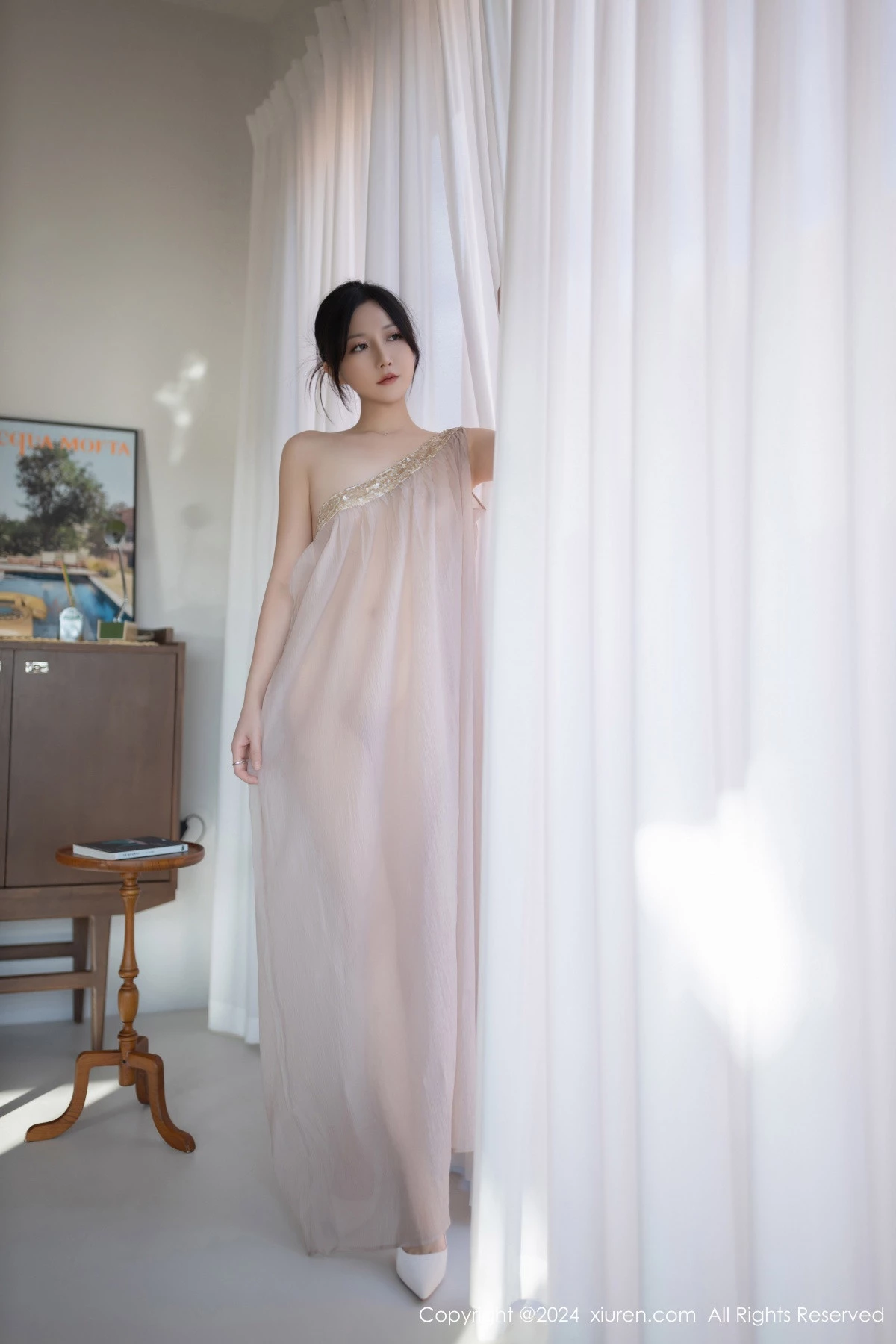 [[XiuRen秀人网]秀人网]No.9492_模特鱼子酱Fish芦苇场景性感紫色轻透连衣裙秀惹火身材诱惑写真80P