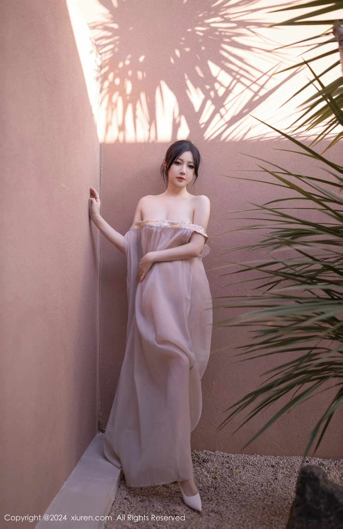 [[XiuRen秀人网]秀人网]No.9492_模特鱼子酱Fish芦苇场景性感紫色轻透连衣裙秀惹火身材诱惑写真80P