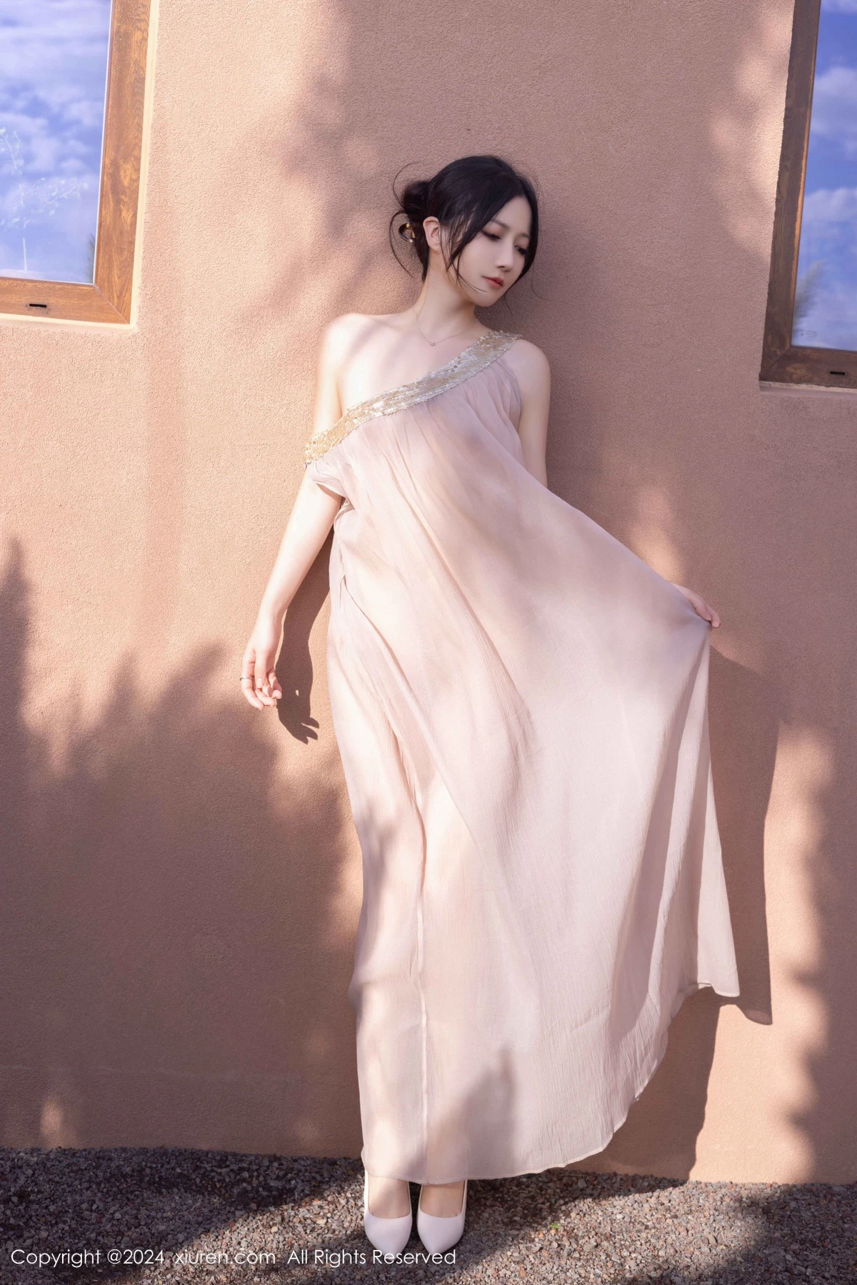 [[XiuRen秀人网]秀人网]No.9492_模特鱼子酱Fish芦苇场景性感紫色轻透连衣裙秀惹火身材诱惑写真80P