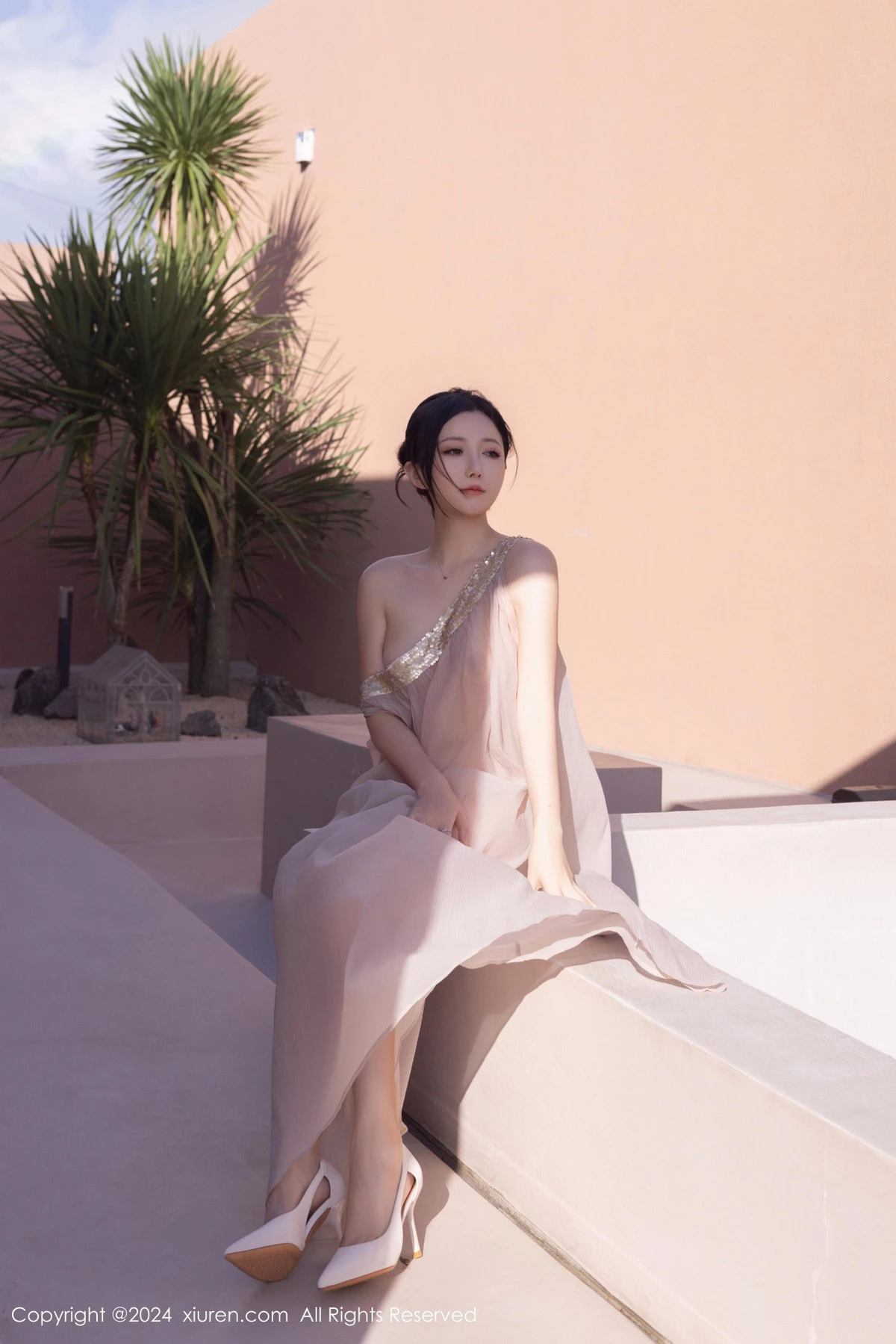 [[XiuRen秀人网]秀人网]No.9492_模特鱼子酱Fish芦苇场景性感紫色轻透连衣裙秀惹火身材诱惑写真80P