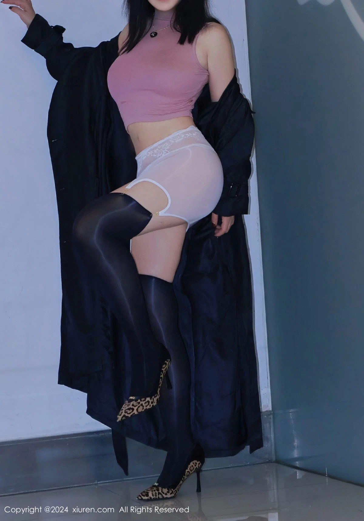 [[XiuRen秀人网]秀人网]No.9489_模特小薯条nienie户外性感肉色连体衣秀惹火身材撩人诱惑写真80P