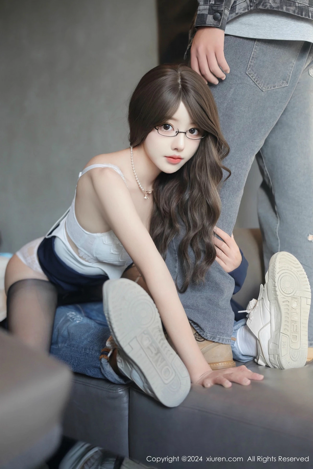 [[XiuRen秀人网]秀人网]No.9486_模特桃妖夭性感OL服饰露白色内衣配超薄黑丝秀曼妙身姿诱惑写真72P