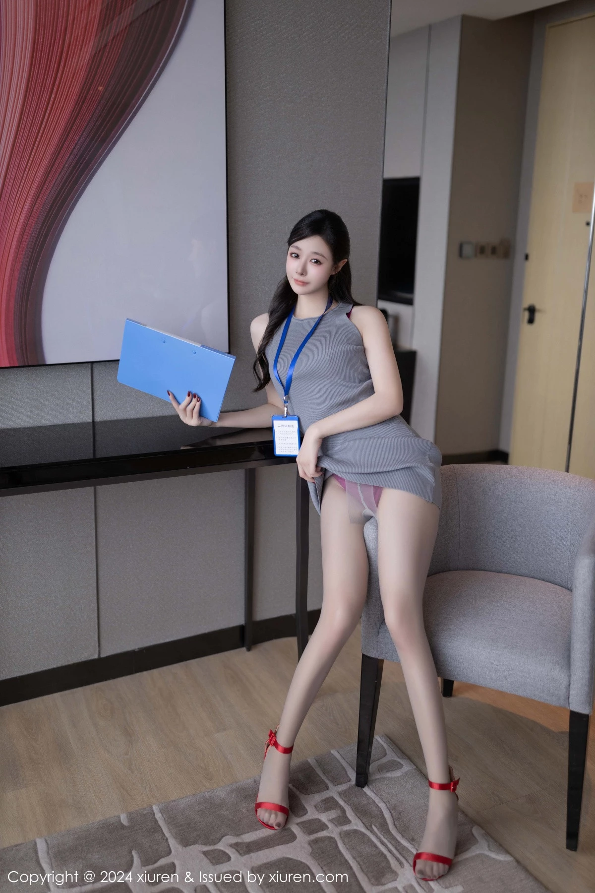 [[XiuRen秀人网]秀人网]No.9493_模特小逗逗性感灰色OL职员装配超薄黑丝秀曼妙身姿迷人诱惑写真80P