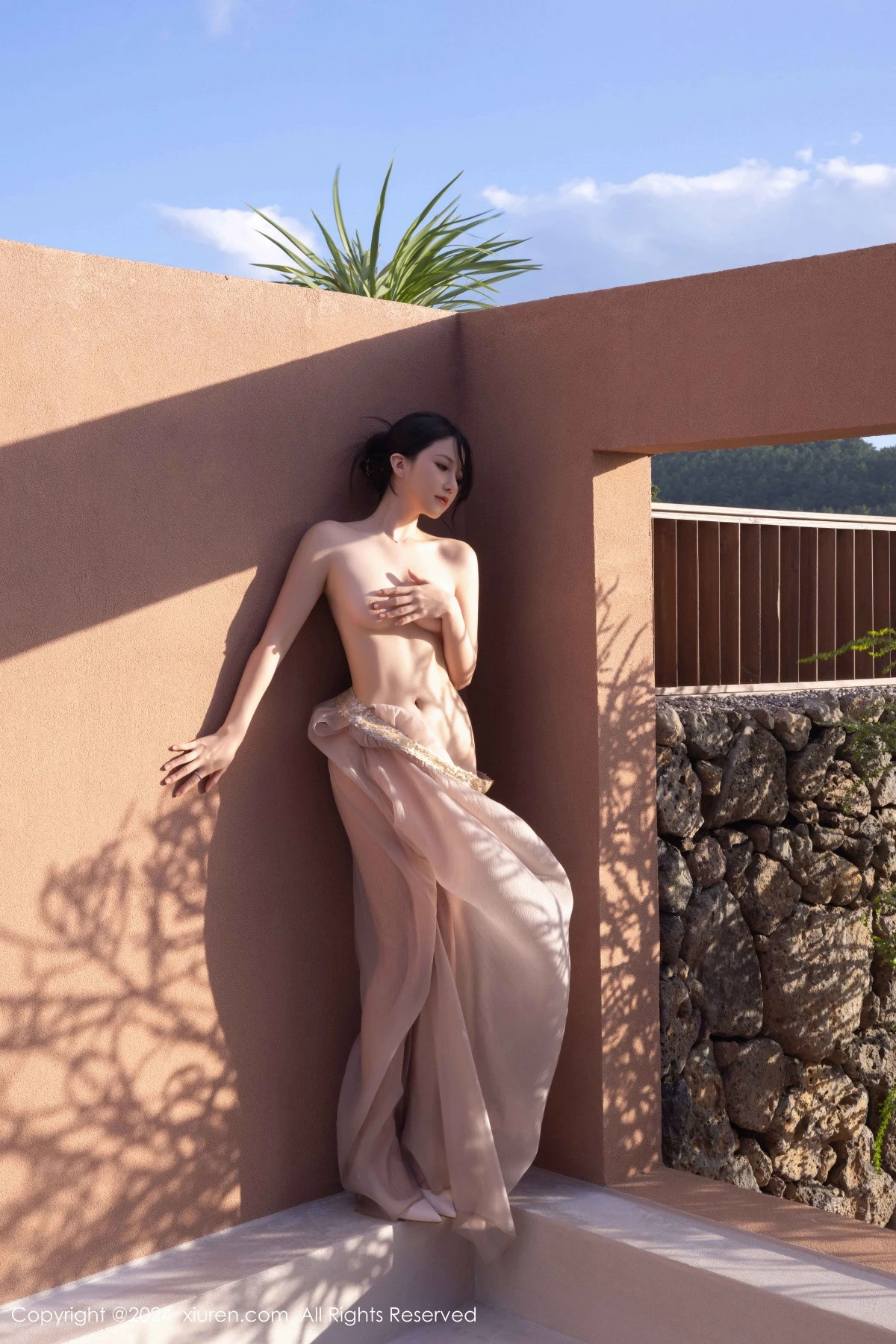 [[XiuRen秀人网]秀人网]No.9492_模特鱼子酱Fish芦苇场景性感紫色轻透连衣裙秀惹火身材诱惑写真80P