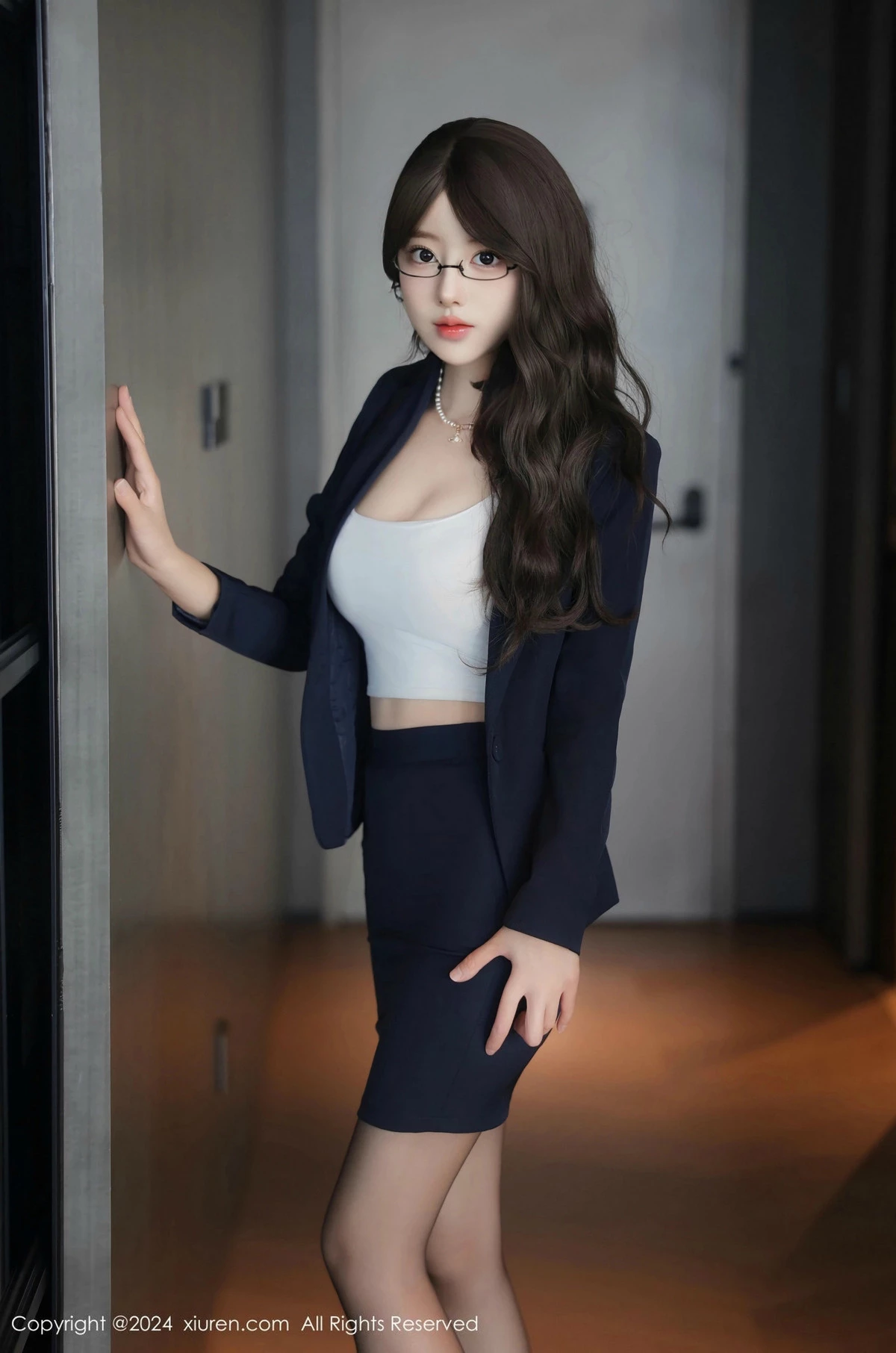 [[XiuRen秀人网]秀人网]No.9486_模特桃妖夭性感OL服饰露白色内衣配超薄黑丝秀曼妙身姿诱惑写真72P