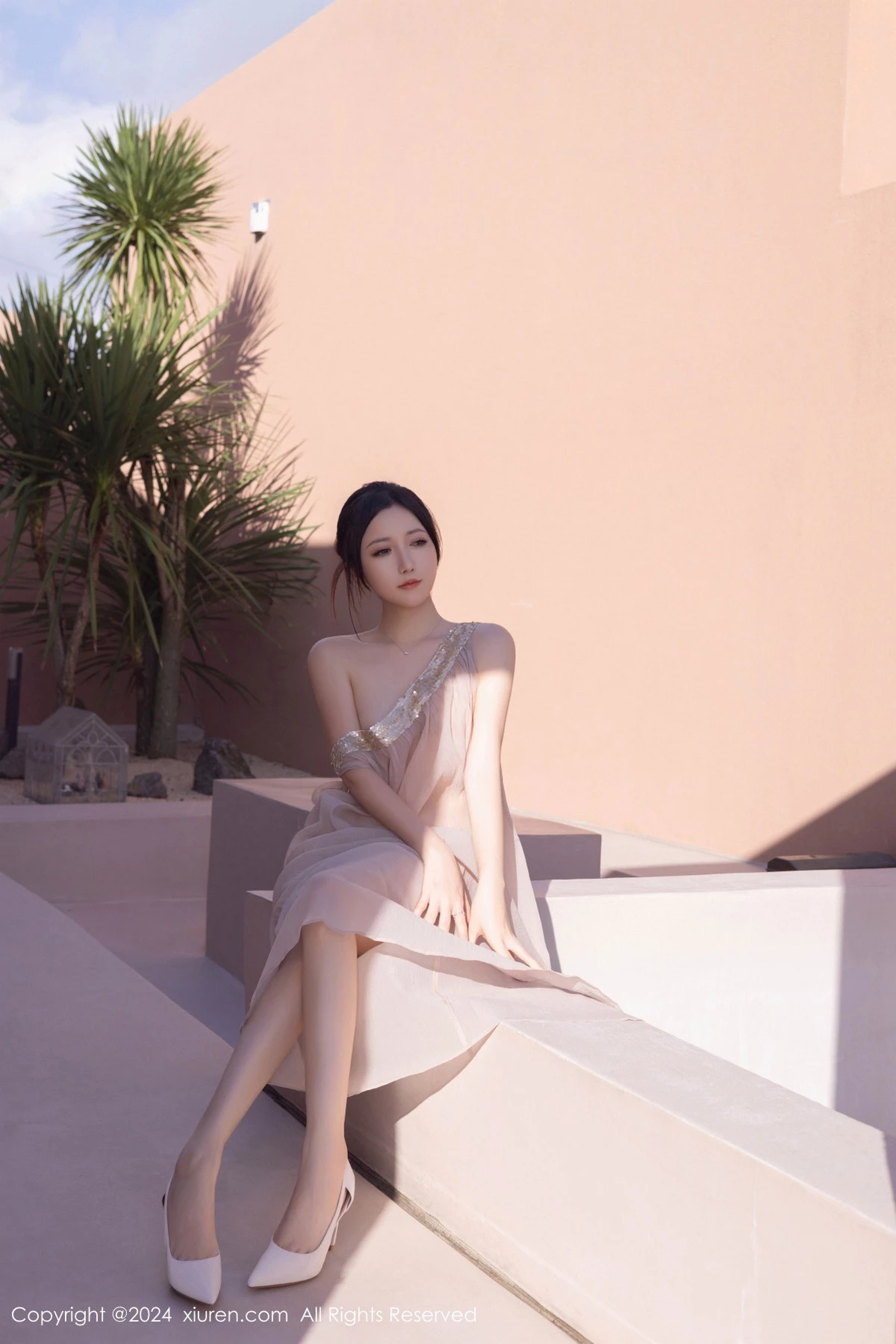 [[XiuRen秀人网]秀人网]No.9492_模特鱼子酱Fish芦苇场景性感紫色轻透连衣裙秀惹火身材诱惑写真80P