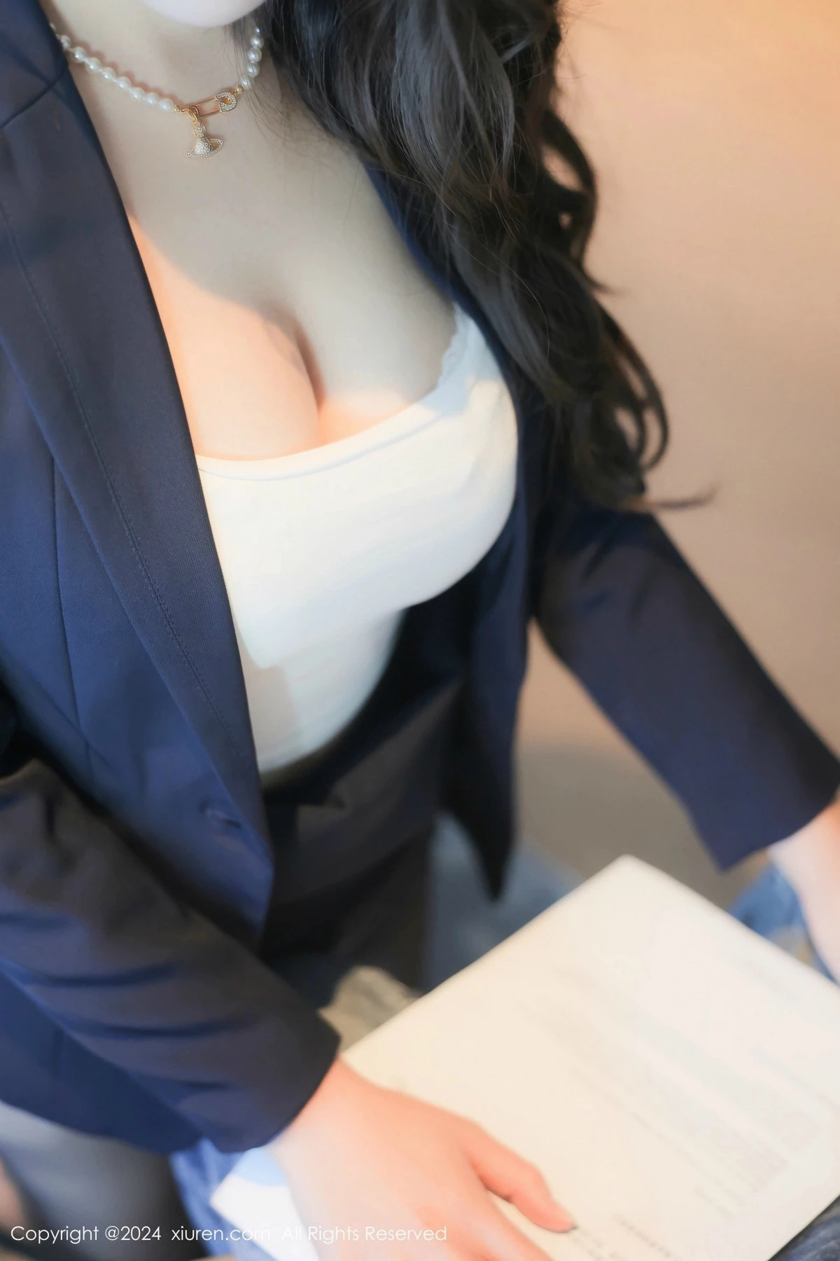 [[XiuRen秀人网]秀人网]No.9486_模特桃妖夭性感OL服饰露白色内衣配超薄黑丝秀曼妙身姿诱惑写真72P