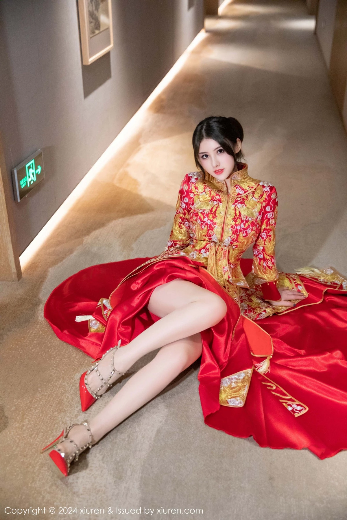 [[XiuRen秀人网]秀人网]No.9494_模特诗诗kiki性感红色新娘服饰露红色内衣秀惹火身材诱惑写真83P