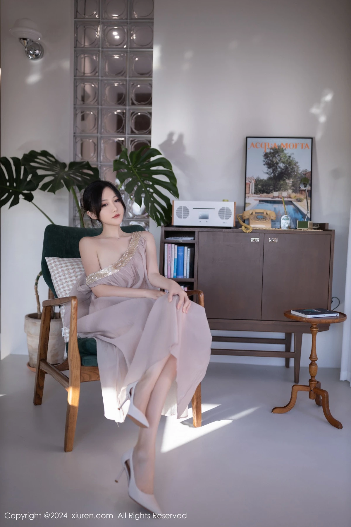 [[XiuRen秀人网]秀人网]No.9492_模特鱼子酱Fish芦苇场景性感紫色轻透连衣裙秀惹火身材诱惑写真80P