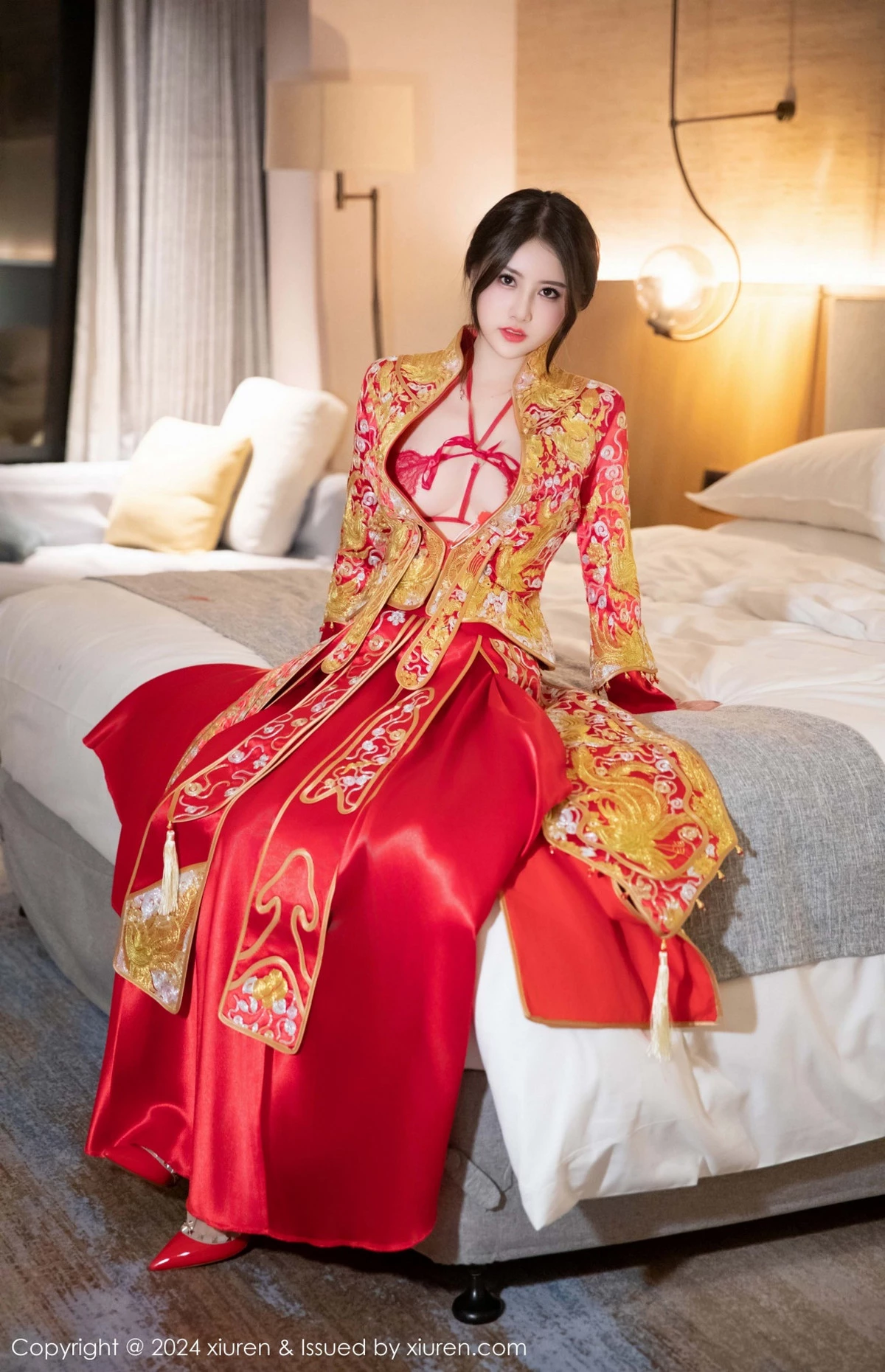 [[XiuRen秀人网]秀人网]No.9494_模特诗诗kiki性感红色新娘服饰露红色内衣秀惹火身材诱惑写真83P