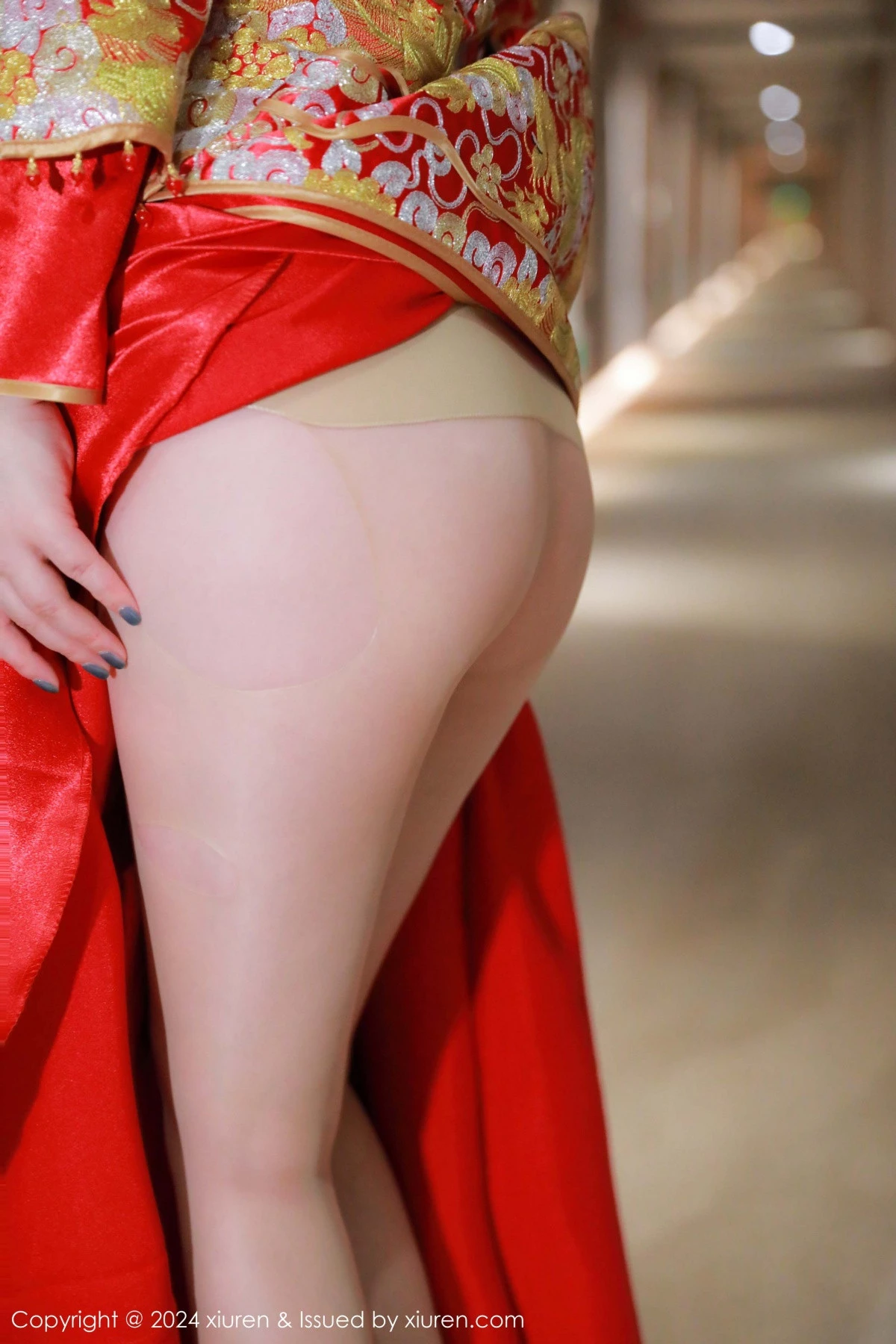 [[XiuRen秀人网]秀人网]No.9494_模特诗诗kiki性感红色新娘服饰露红色内衣秀惹火身材诱惑写真83P