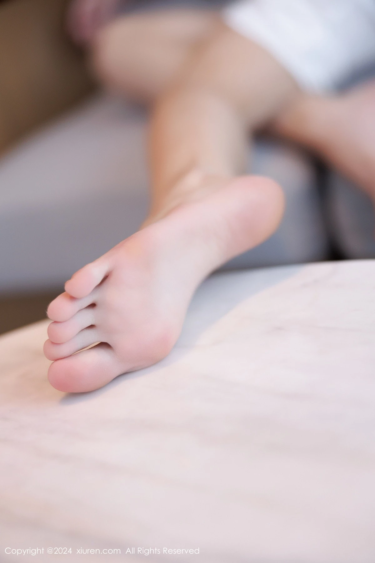 [[XiuRen秀人网]秀人网]No.9499_模特初梦瑶性感白色连衣长裙+黑色蕾丝服饰秀曼妙身姿诱惑写真90P