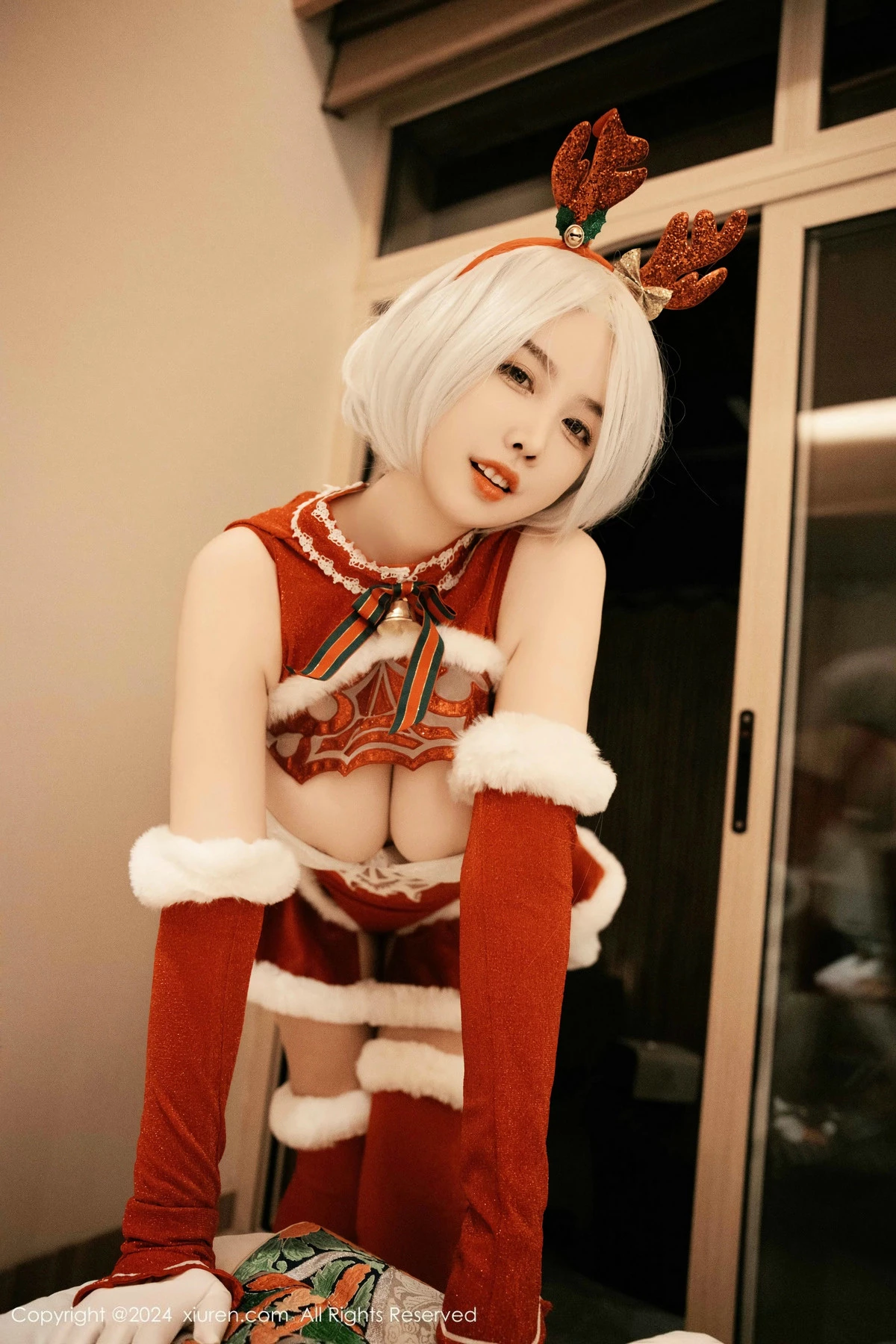 [[XiuRen秀人网]秀人网]No.9660_模特樱桃小犊子性感红色圣诞装扮半脱秀丰满身材完美诱惑写真55P