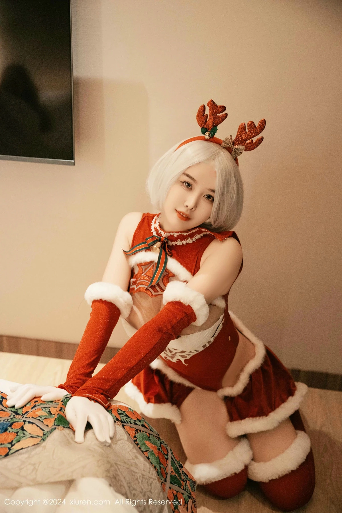 [[XiuRen秀人网]秀人网]No.9660_模特樱桃小犊子性感红色圣诞装扮半脱秀丰满身材完美诱惑写真55P