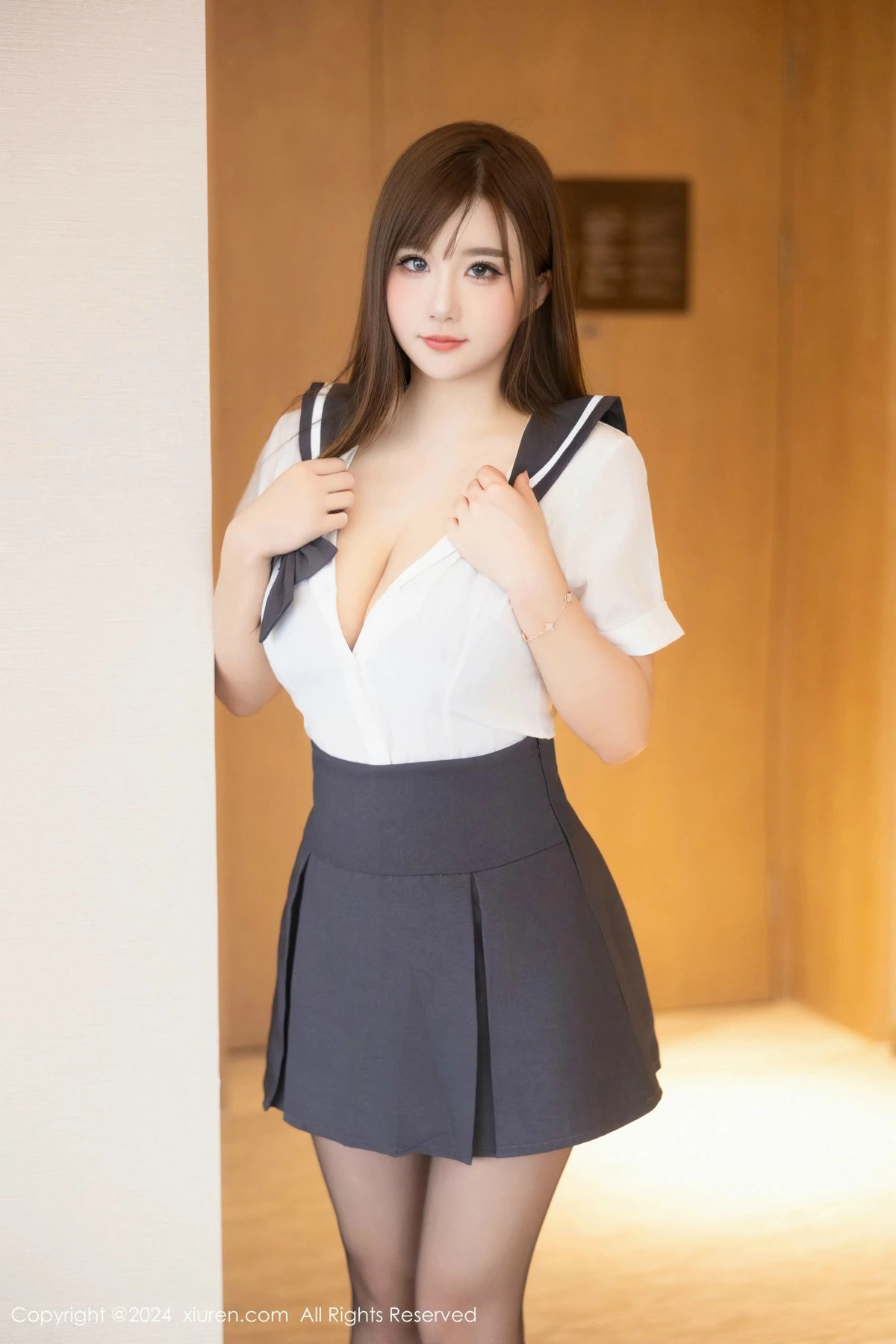 [[XiuRen秀人网]秀人网]No.9663_模特小肉肉咪性感灰色JK制服配超薄黑丝秀凹凸身材撩人诱惑写真78P