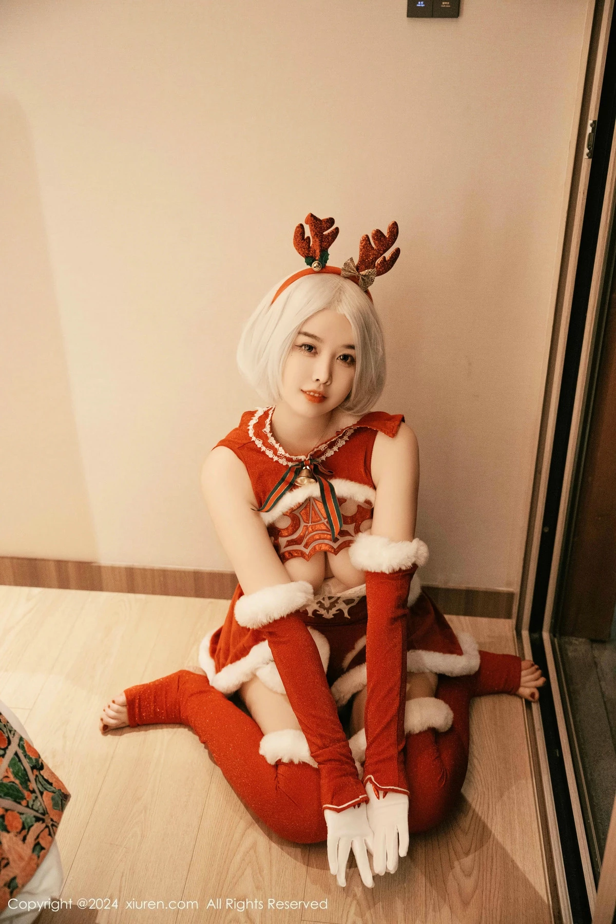 [[XiuRen秀人网]秀人网]No.9660_模特樱桃小犊子性感红色圣诞装扮半脱秀丰满身材完美诱惑写真55P