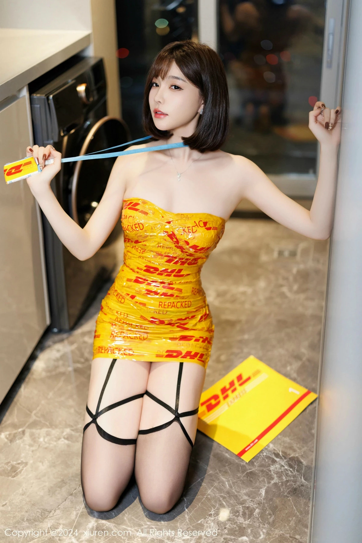 [[XiuRen秀人网]秀人网]No.9664_女神徐莉芝Booty性感黄色胶布+黑色情趣内衣秀完美身材诱惑写真88P