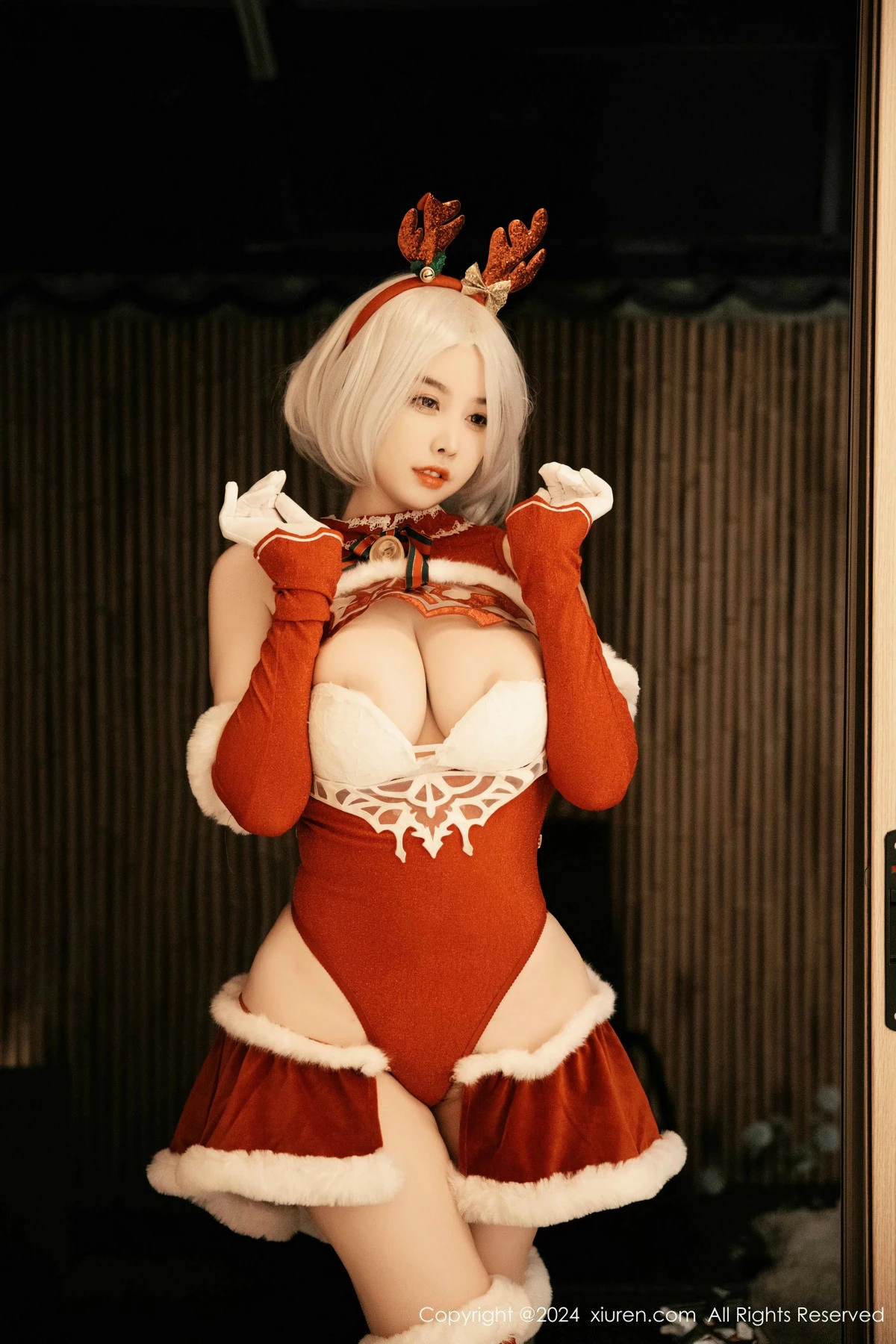 [[XiuRen秀人网]秀人网]No.9660_模特樱桃小犊子性感红色圣诞装扮半脱秀丰满身材完美诱惑写真55P