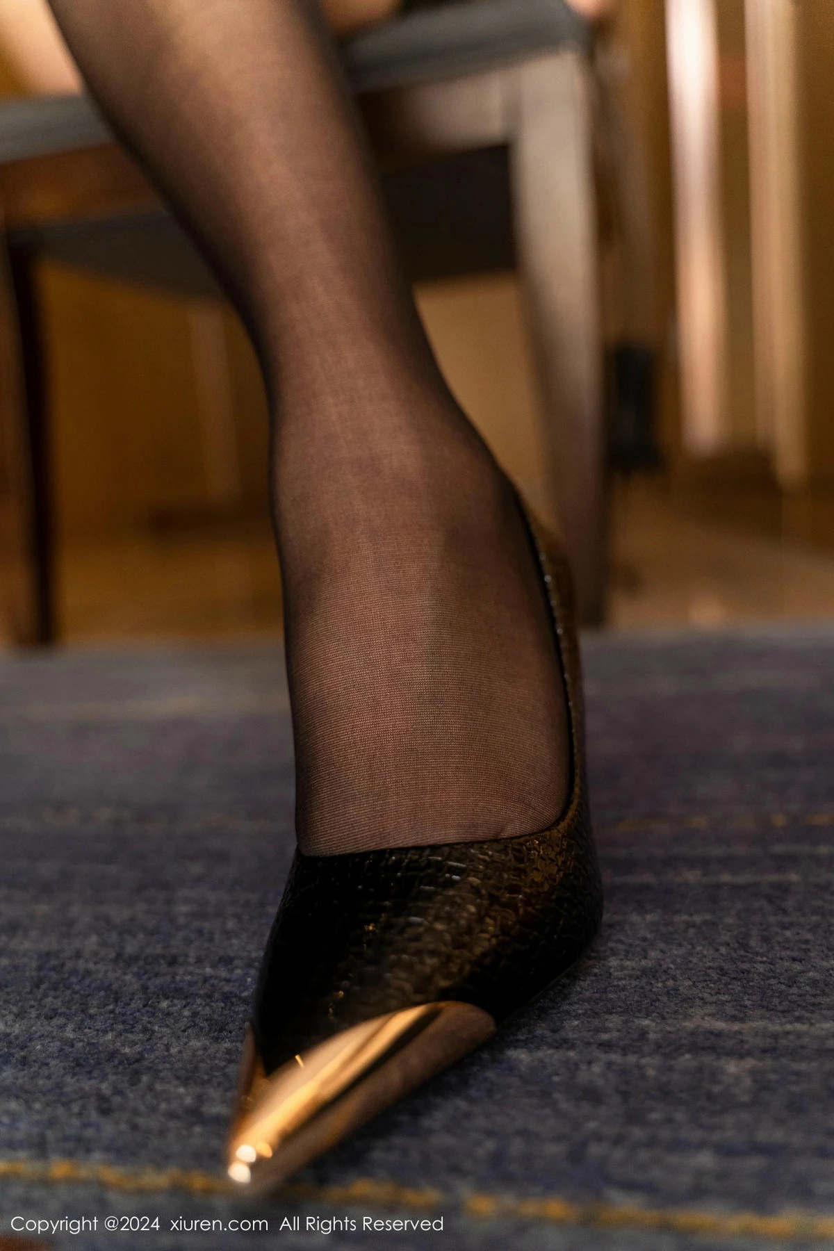 [[XiuRen秀人网]秀人网]No.9661_模特伊丽莎有点白性感黑色皮短裙配黑丝袜秀惹火身材诱惑写真101P