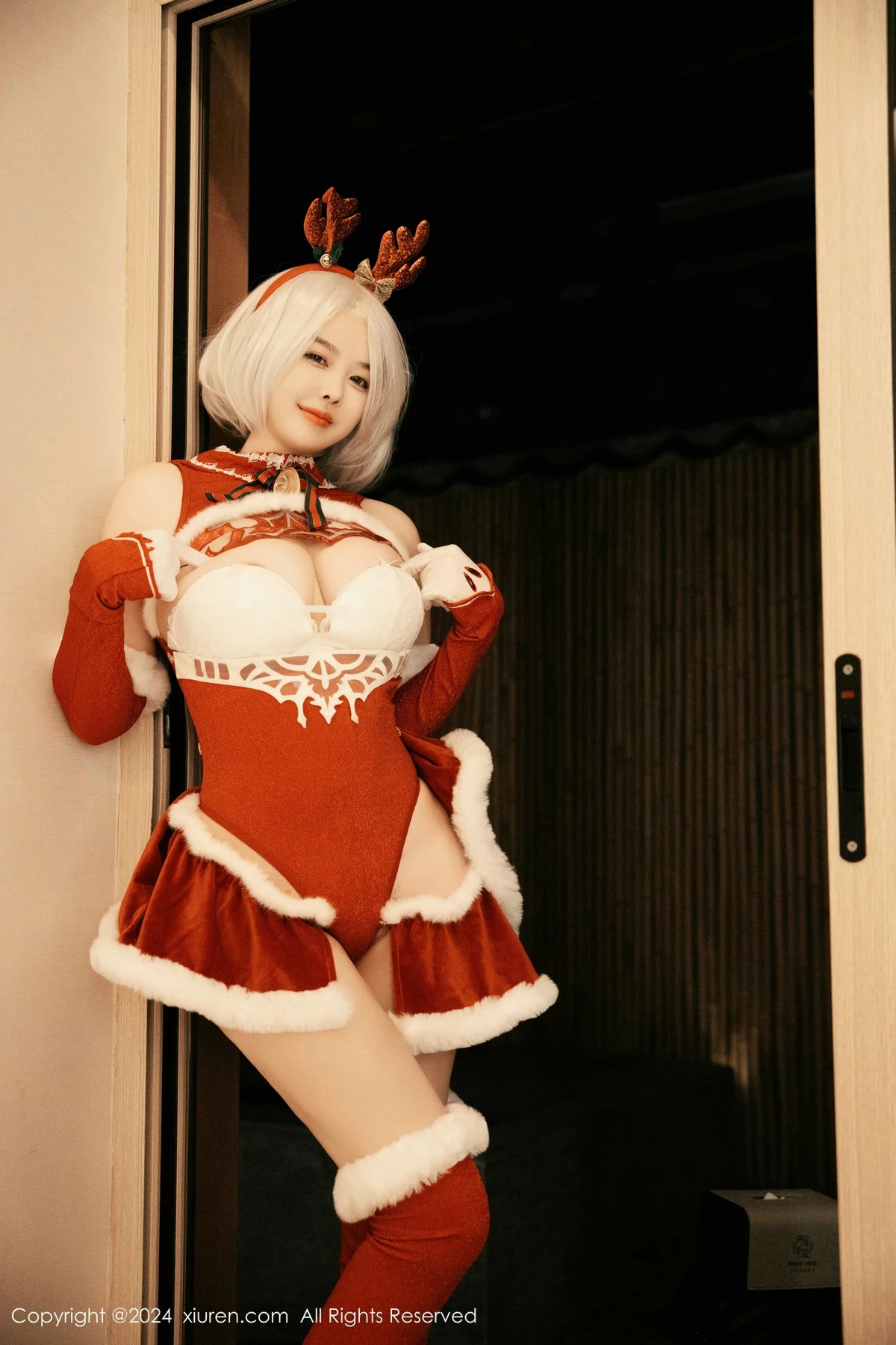 [[XiuRen秀人网]秀人网]No.9660_模特樱桃小犊子性感红色圣诞装扮半脱秀丰满身材完美诱惑写真55P