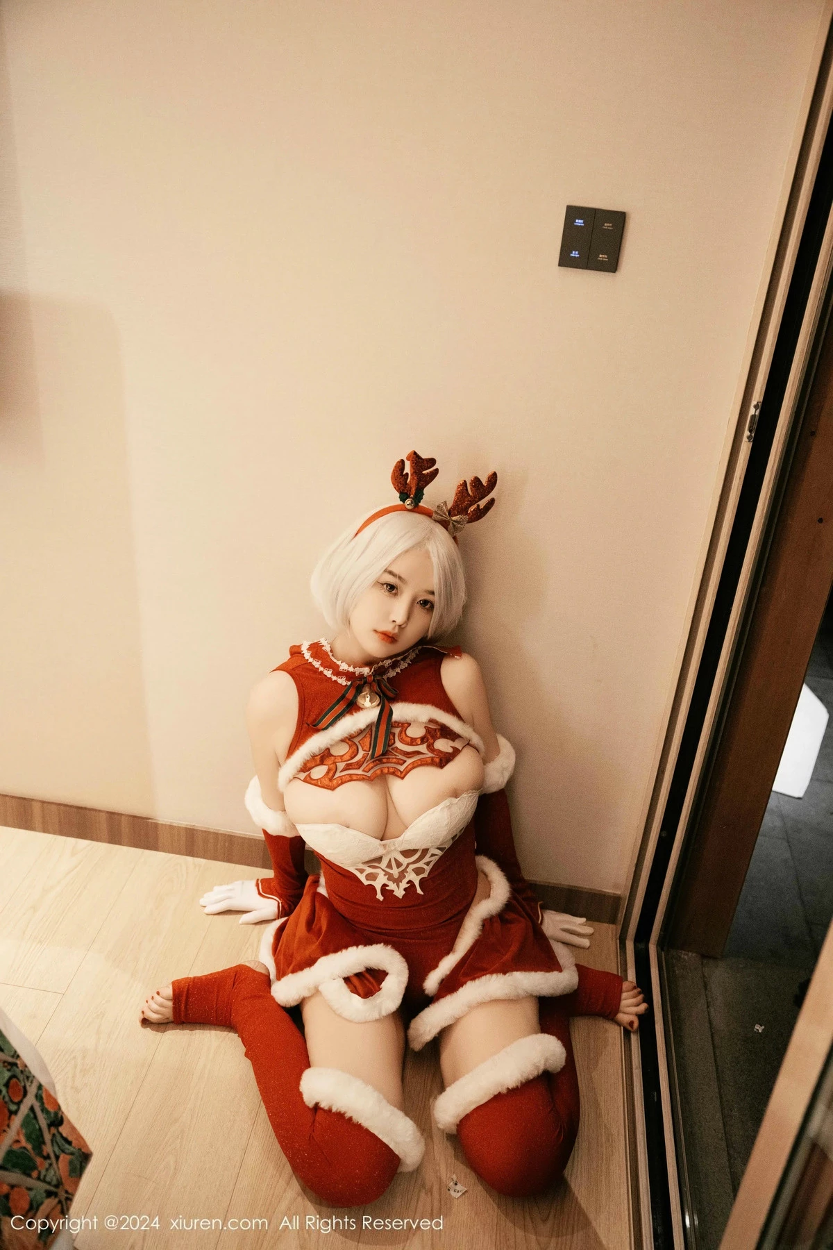 [[XiuRen秀人网]秀人网]No.9660_模特樱桃小犊子性感红色圣诞装扮半脱秀丰满身材完美诱惑写真55P