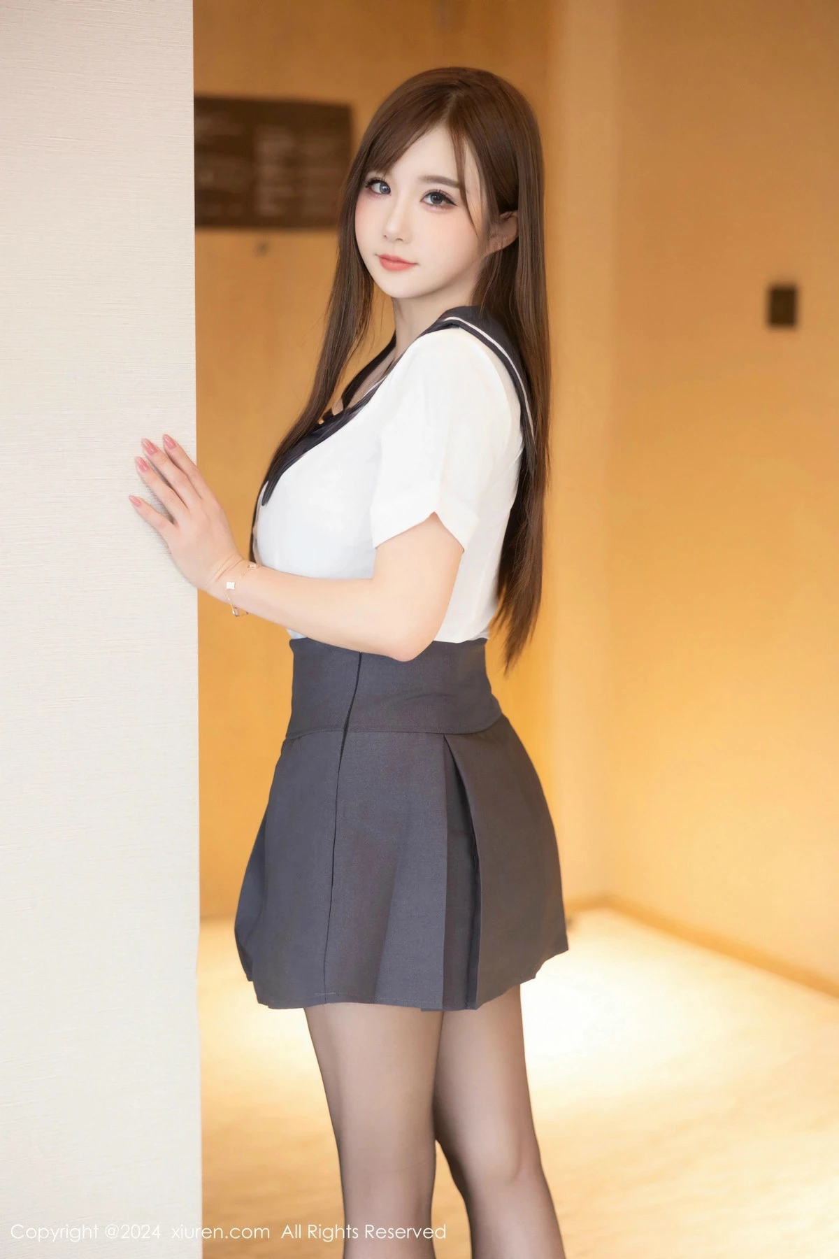 [[XiuRen秀人网]秀人网]No.9663_模特小肉肉咪性感灰色JK制服配超薄黑丝秀凹凸身材撩人诱惑写真78P